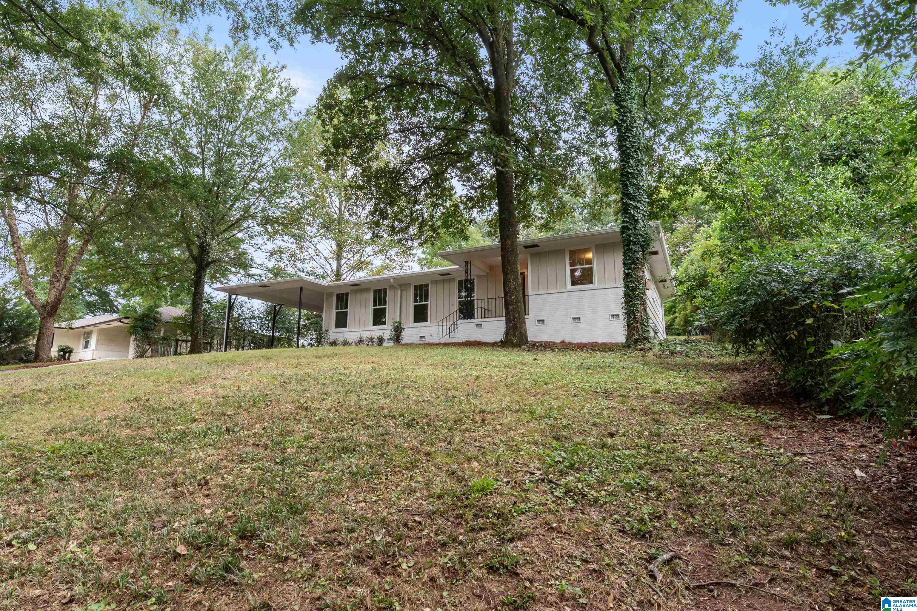 Photo 3 of Sale Pending at 1308 Chester St, Hoover, AL 35226 | MLS# 21463680 | Listing updated on 2026-09-17