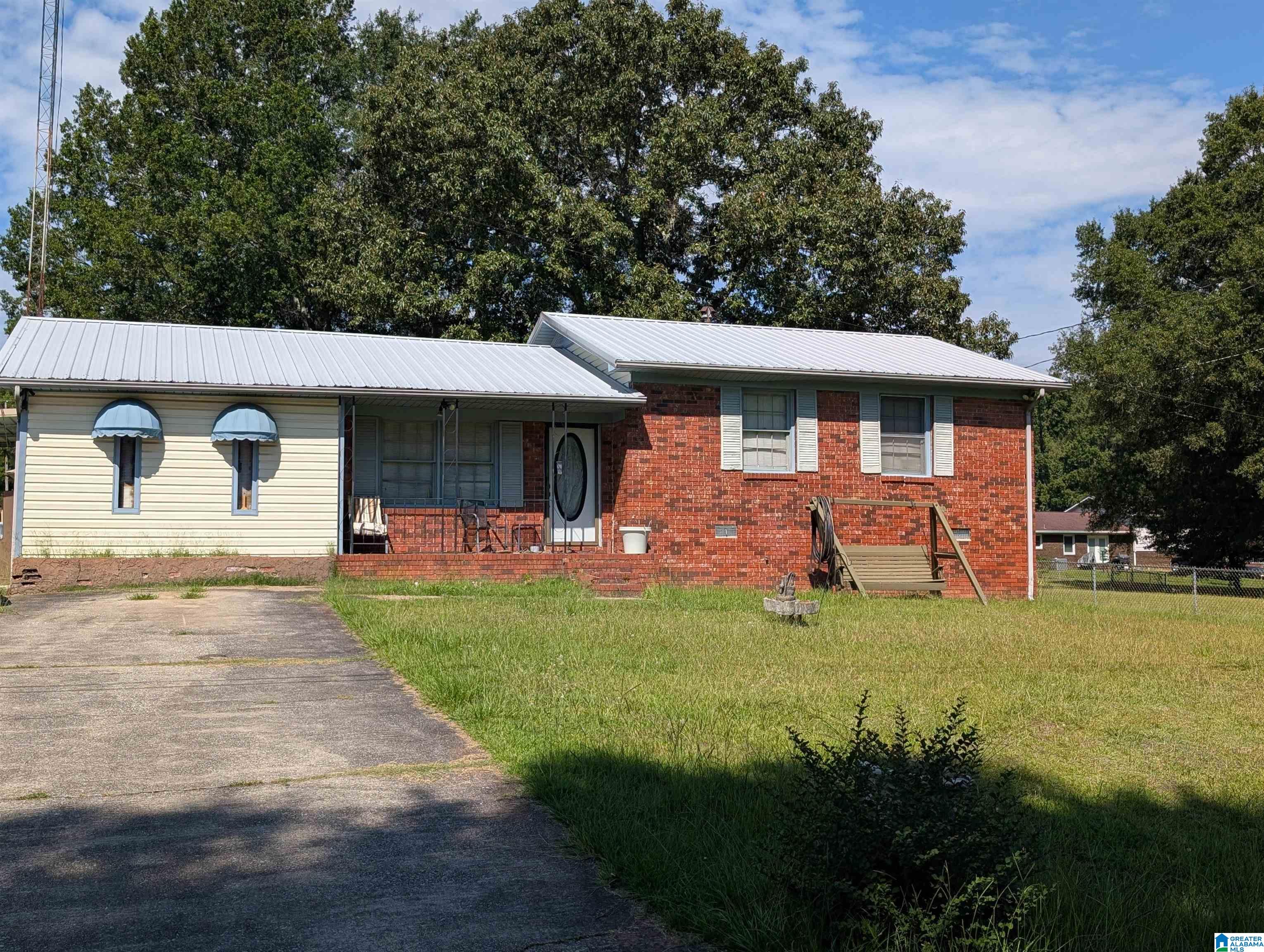 Photo 3 of Single family home for sale at 1600 Carter St, Anniston, AL 36201 | MLS# 21463686 | Listing updated on 2026-09-14