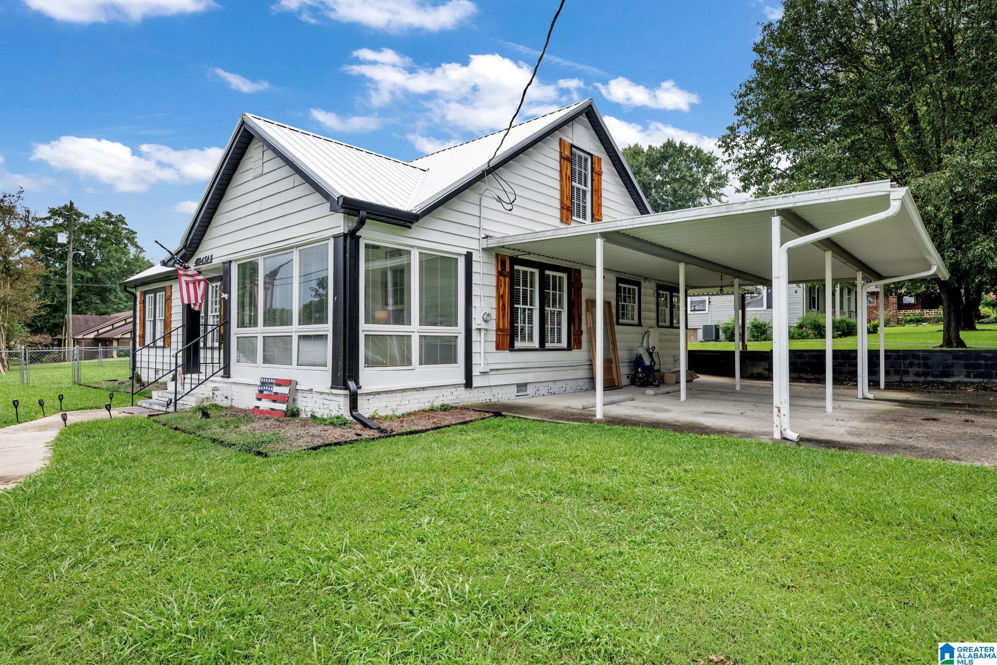 Photo 3 of Single family home for sale at 409 4th Street N, Oneonta, AL 35121 | MLS# 21463689 | Listing updated on 2026-09-12