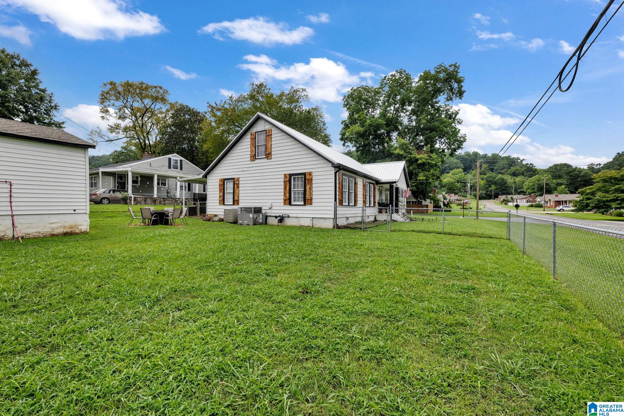 Photo 4 of Single family home for sale at 409 4th Street N, Oneonta, AL 35121 | MLS# 21463689 | Listing updated on 2026-09-12