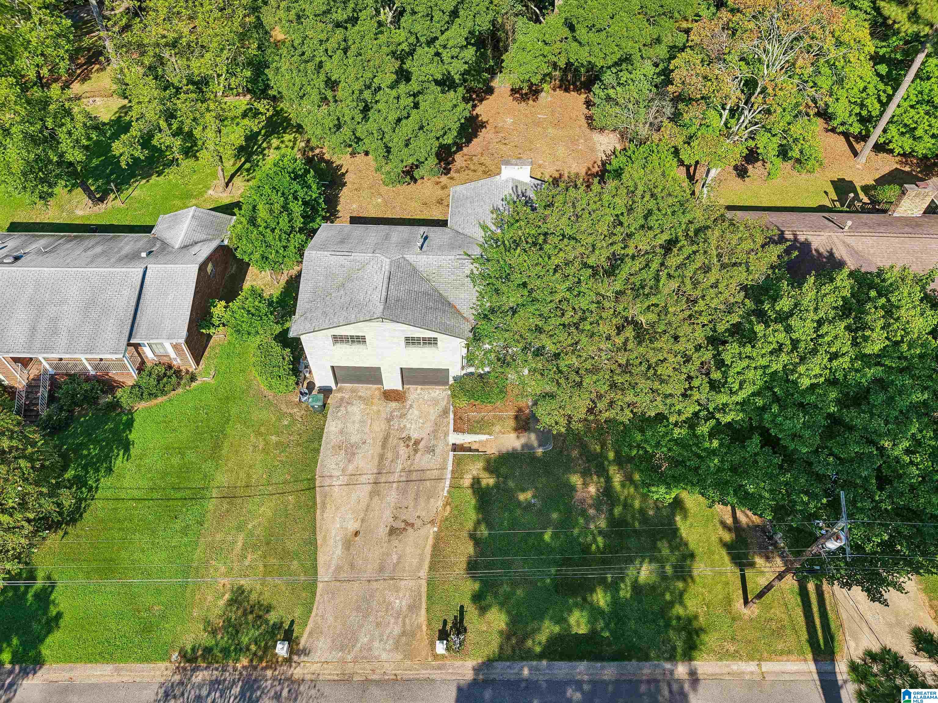 Photo 3 of Single family home for sale at 828 Jeffery Ln, Birmingham, AL 35235 | MLS# 21463699 | Listing updated on 2026-09-14