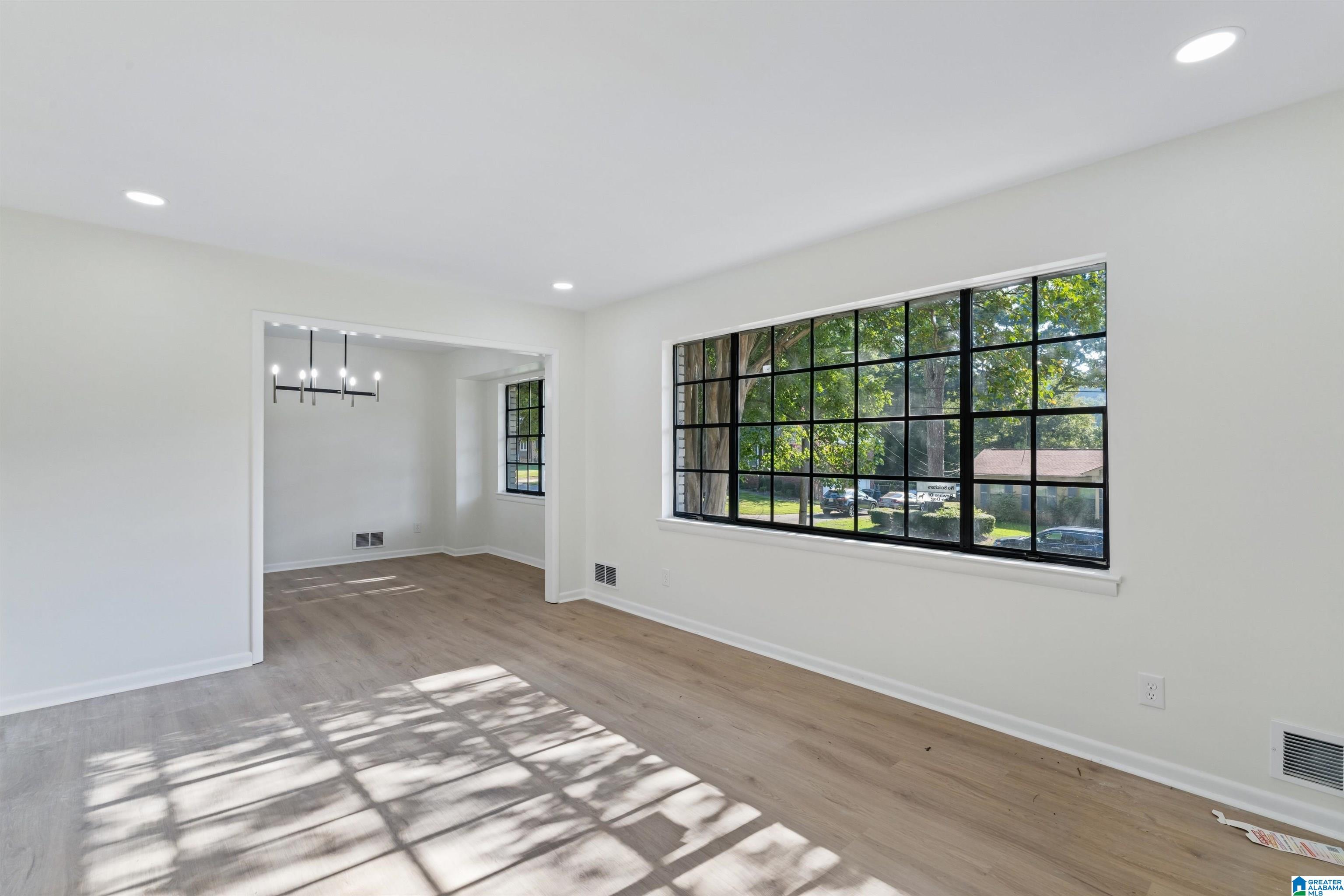 Photo 4 of Single family home for sale at 828 Jeffery Ln, Birmingham, AL 35235 | MLS# 21463699 | Listing updated on 2026-09-14