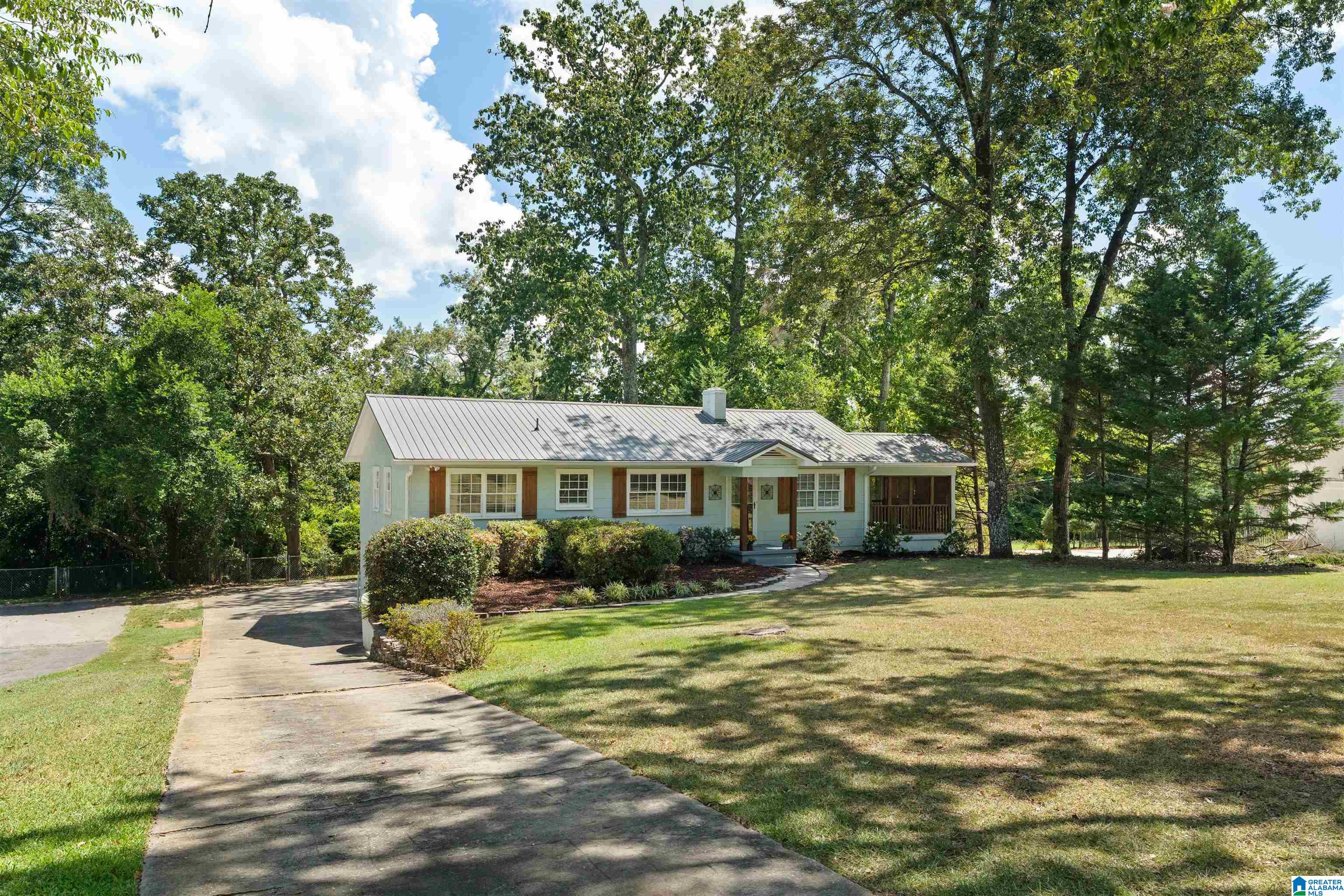 Photo 4 of Sale Pending at 1601 Alford Ave, Hoover, AL 35226 | MLS# 21463713 | Listing updated on 2026-09-05