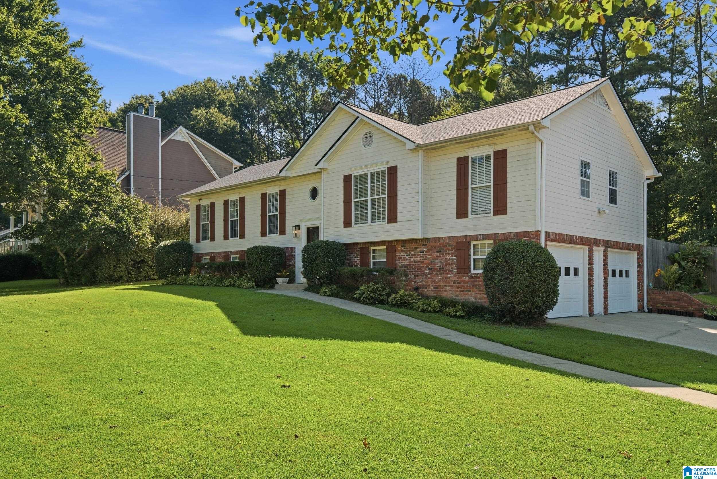 Photo 2 of Sale Pending at 134 Amber Tr, Trussville, AL 35173 | MLS# 21463743 | Listing updated on 2026-09-17