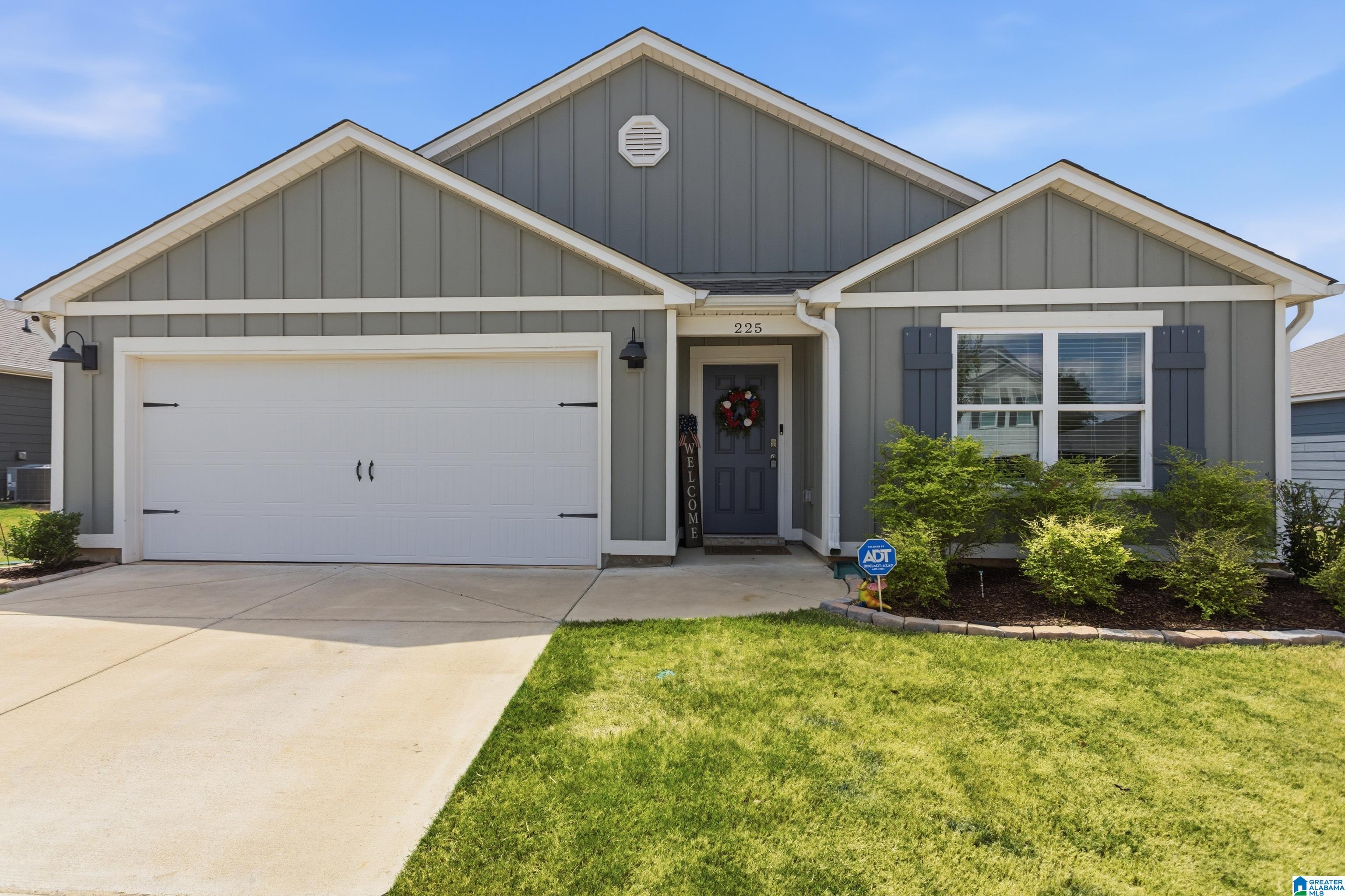 Photo 2 of Single family home for sale at 225 Koslin Loop, Calera, AL 35040 | MLS# 21463744 | Listing updated on 2026-09-05