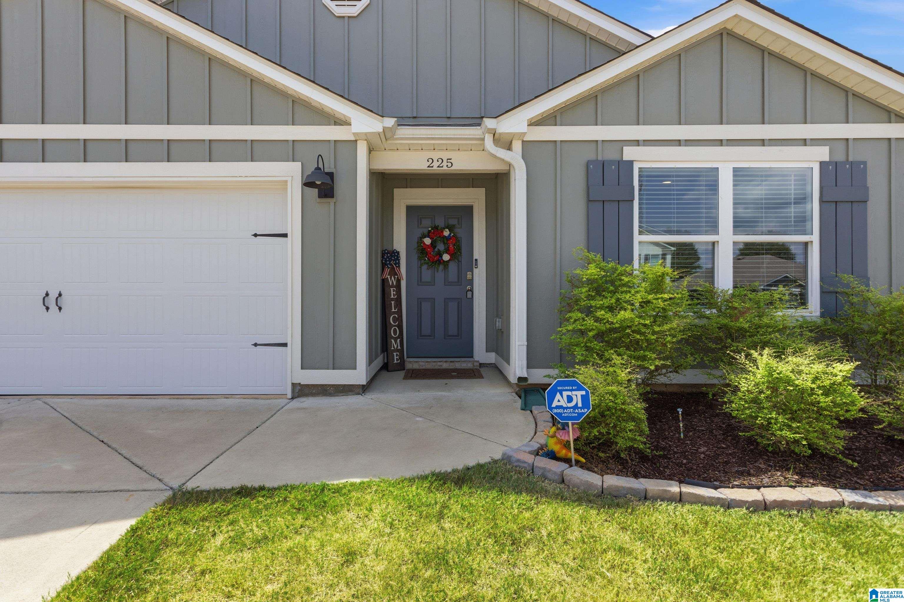 Photo 2 of Single family home for sale at 225 Koslin Loop, Calera, AL 35040 | MLS# 21463744 | Listing updated on 2026-09-05