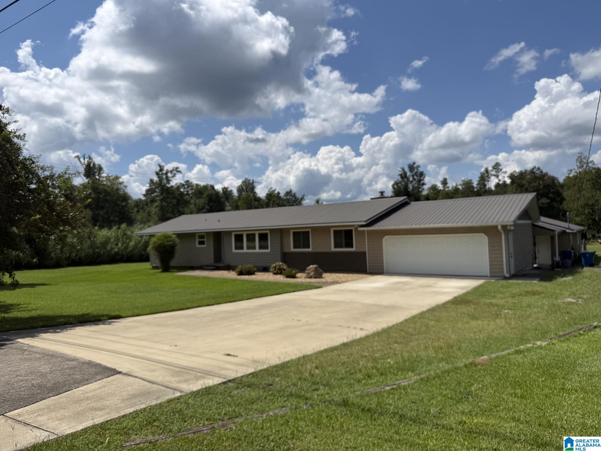 Photo 3 of Single family home for sale at 1001 9th Avenue Ne, Jacksonville, AL 36265 | MLS# 21463758 | Listing updated on 2026-10-17