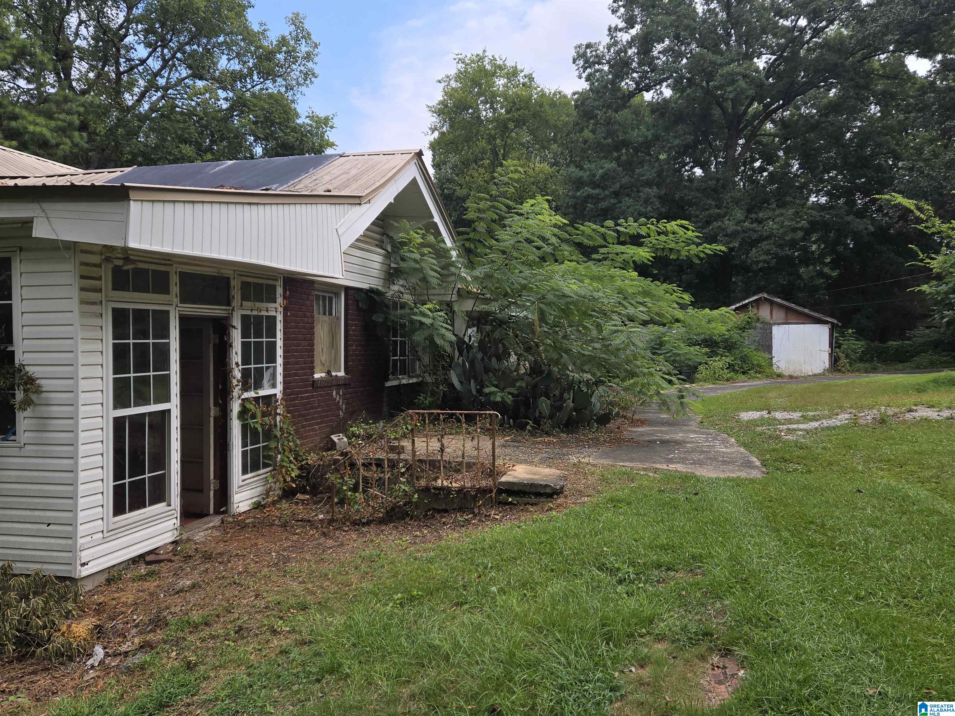 Photo 2 of Sale Pending at 6829 Dublin Ave, Birmingham, AL 35212 | MLS# 21463764 | Listing updated on 2026-09-14