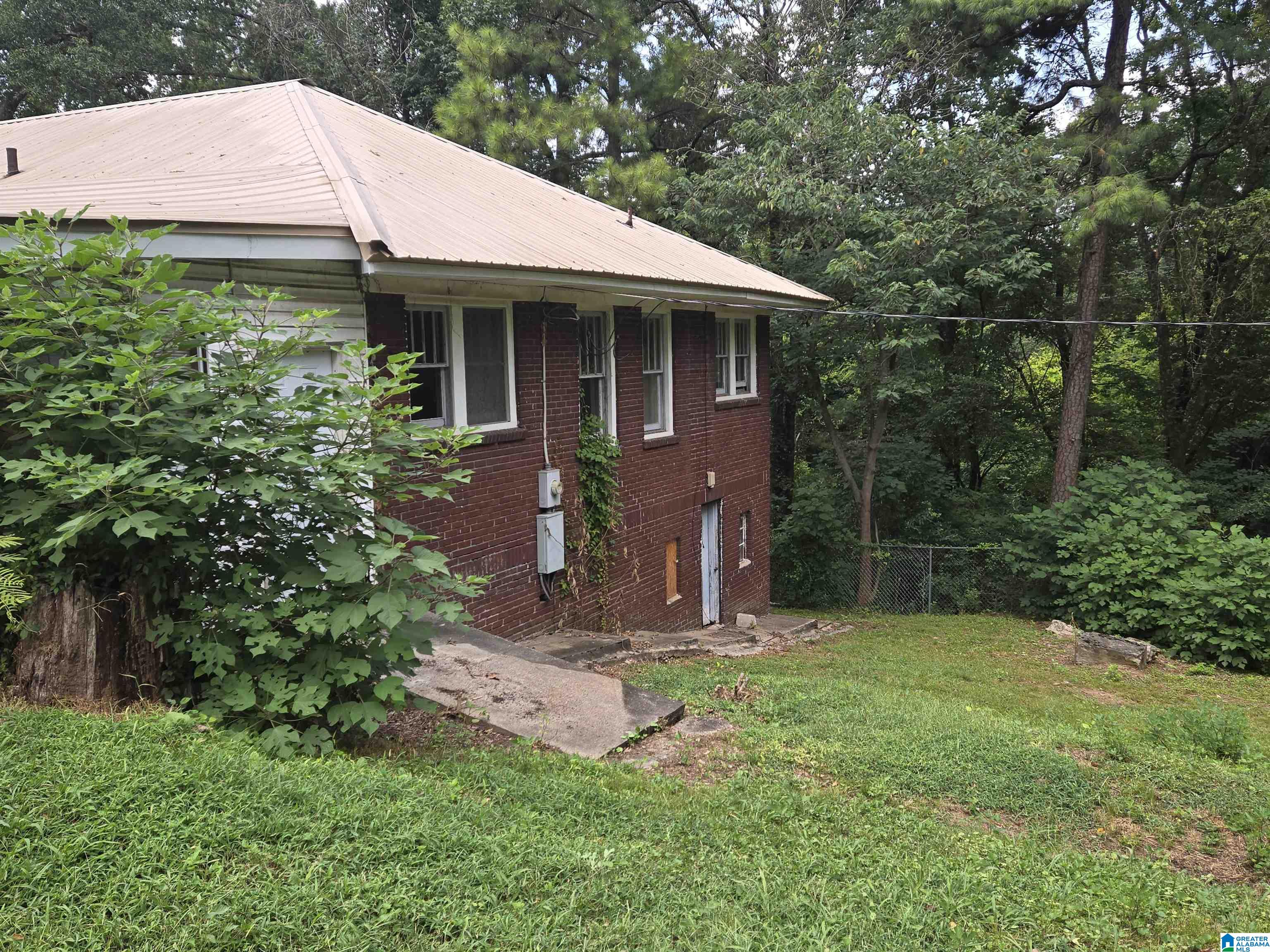 Photo 2 of Sale Pending at 6829 Dublin Ave, Birmingham, AL 35212 | MLS# 21463764 | Listing updated on 2026-09-14