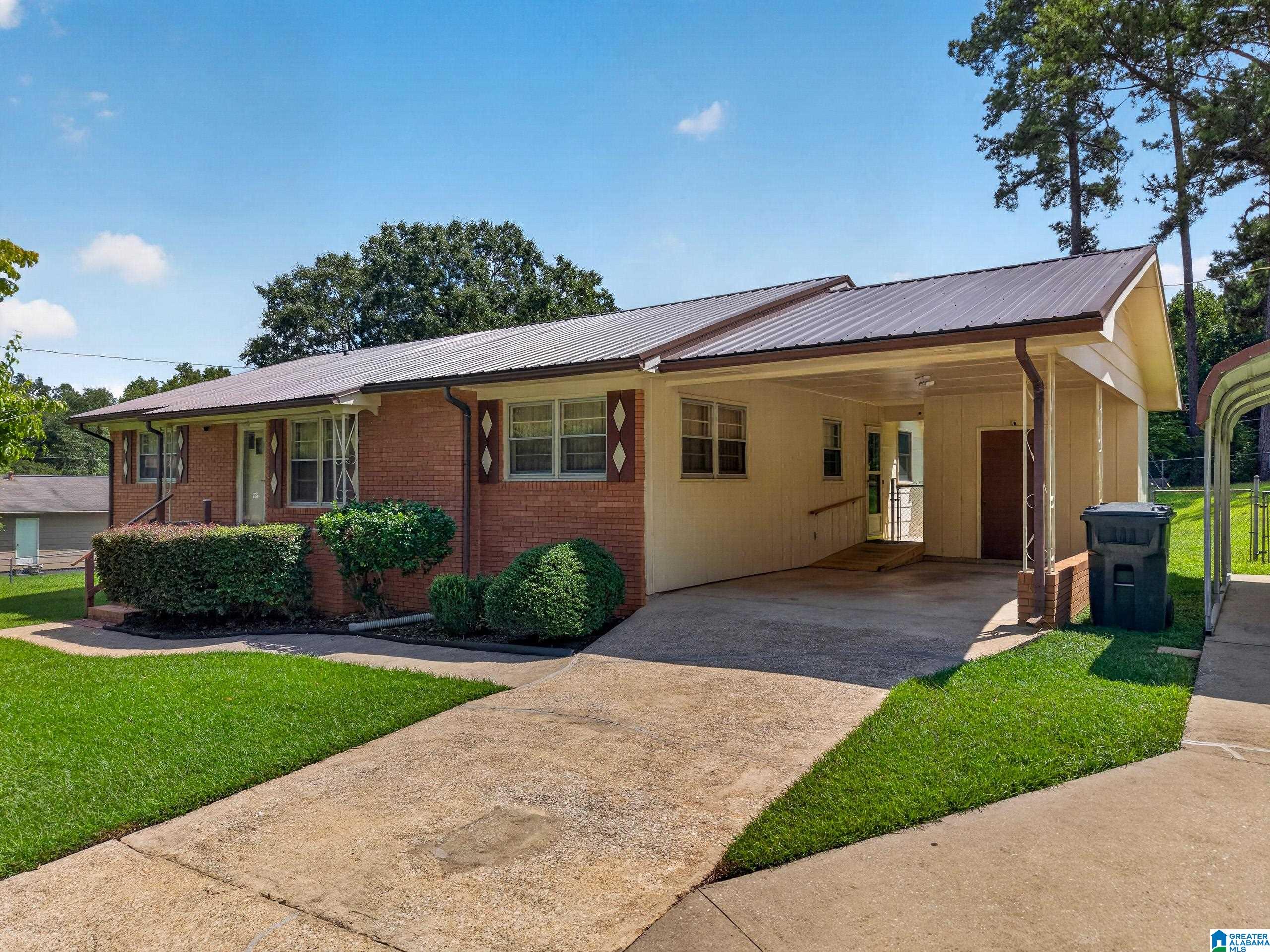 Photo 1 of Single family home for sale at 622 Sanders Hl Dr, Weaver, AL 36277 | MLS# 21463779 | Listing updated on 2026-09-02