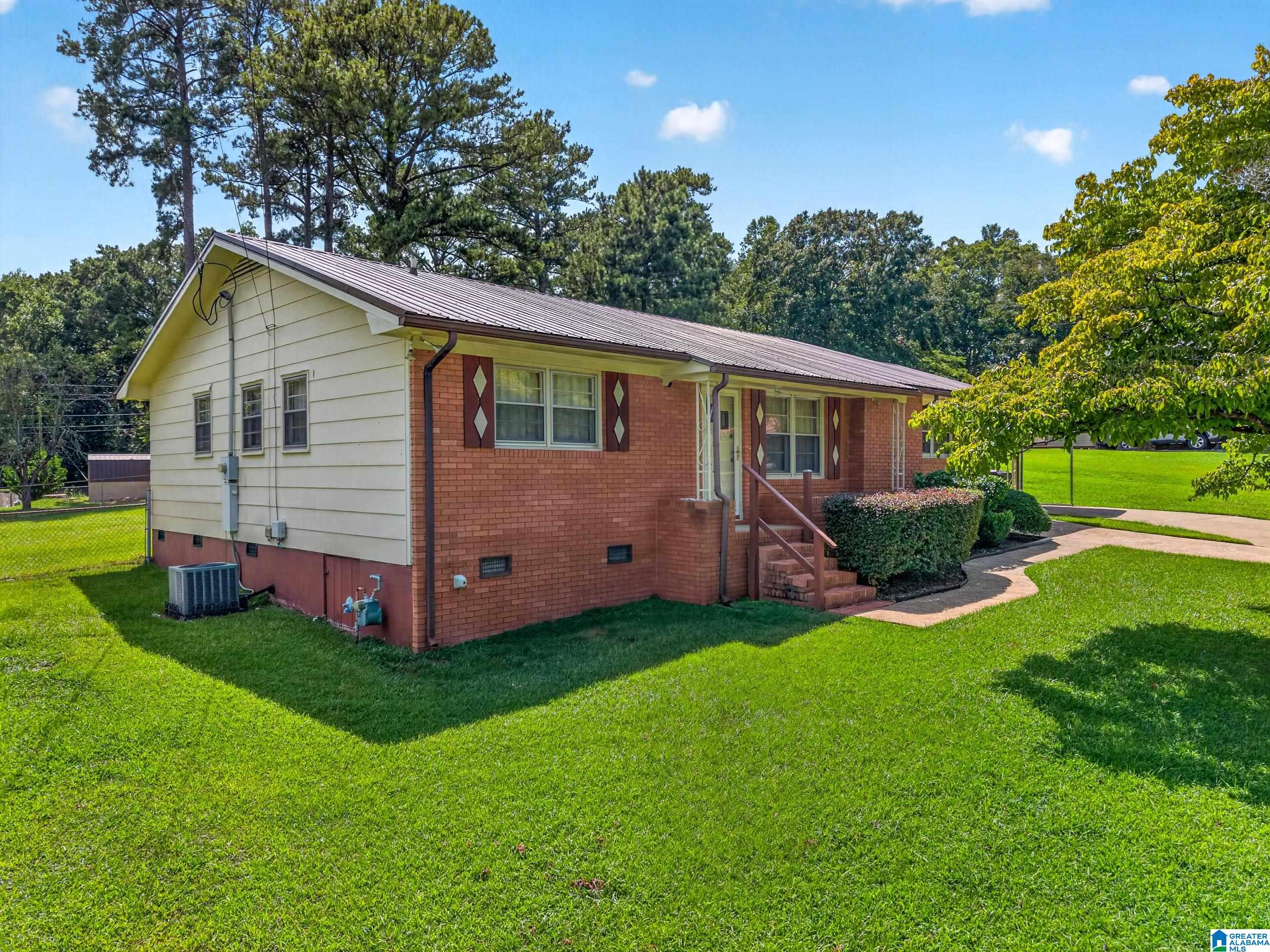 Photo 2 of Single family home for sale at 622 Sanders Hl Dr, Weaver, AL 36277 | MLS# 21463779 | Listing updated on 2026-09-02