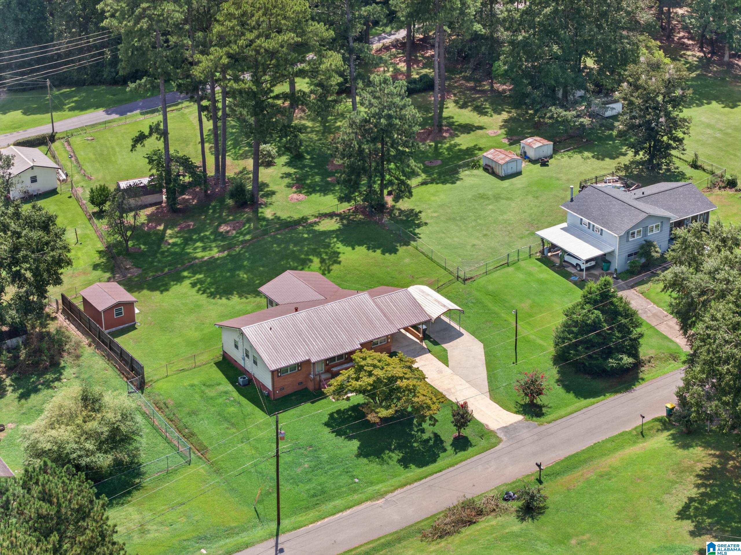 Photo 3 of Single family home for sale at 622 Sanders Hl Dr, Weaver, AL 36277 | MLS# 21463779 | Listing updated on 2026-09-02