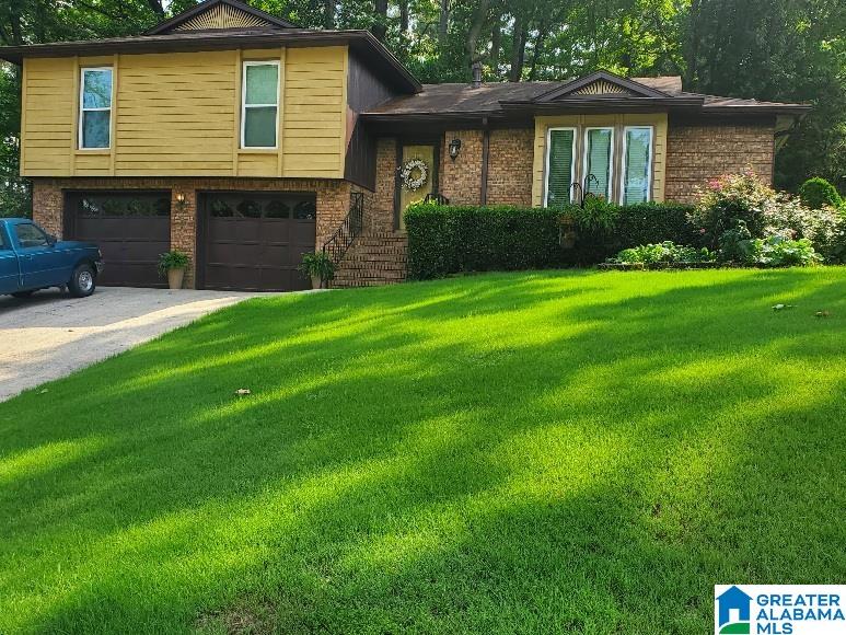 Photo 1 of Sale Pending at 829 Seven Springs Dr, Birmingham, AL 35215 | MLS# 21463877 | Listing updated on 2026-09-13