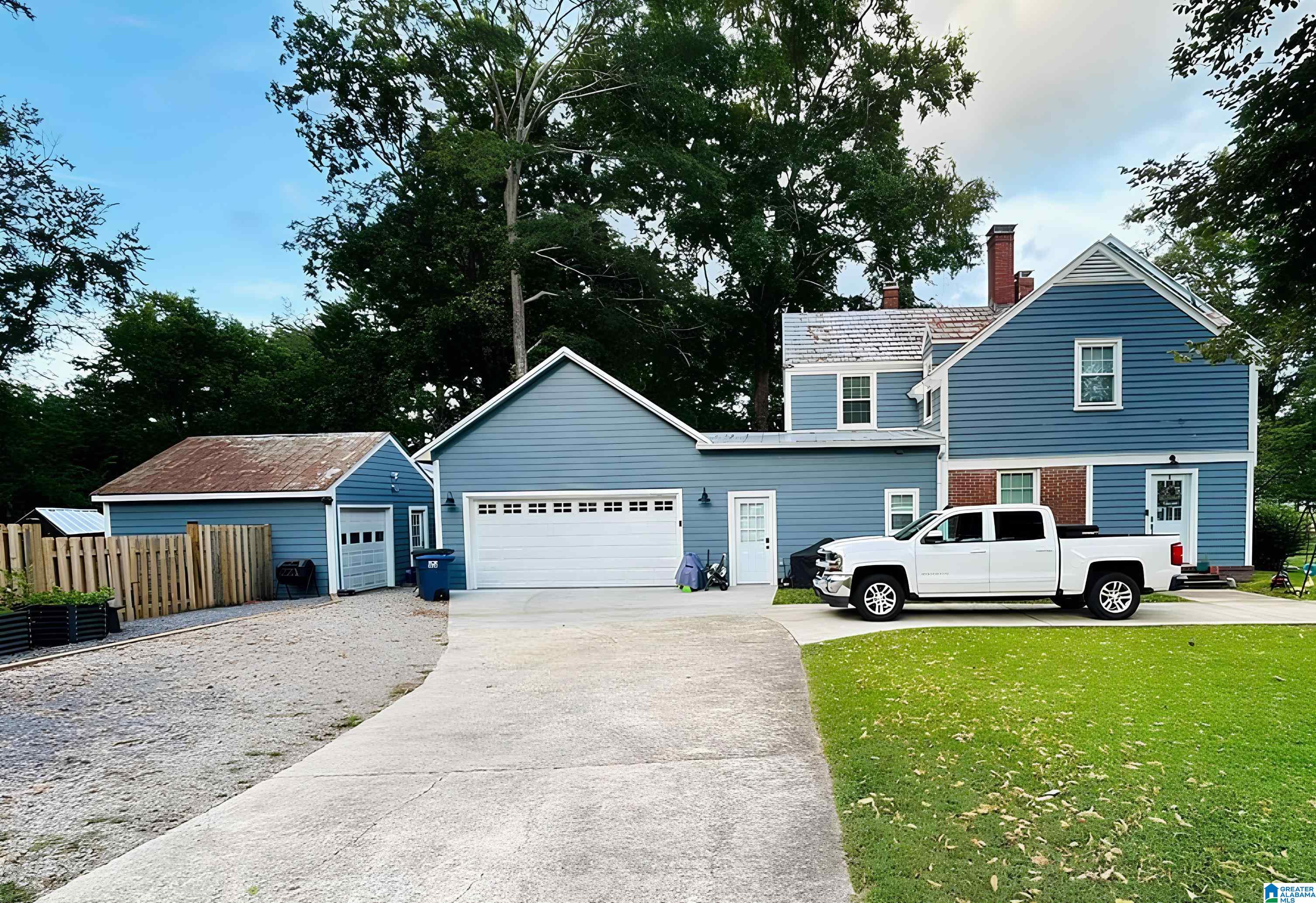 Photo 2 of Single family home for sale at 124 N Mall, Trussville, AL 35173 | MLS# 21463904 | Listing updated on 2026-09-11