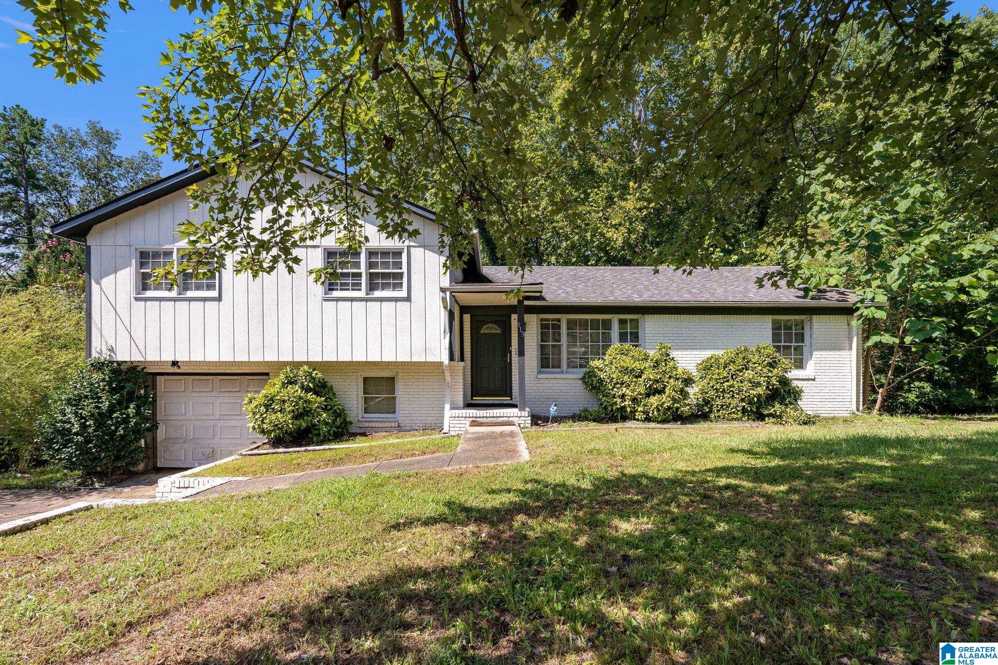 Photo 1 of Single family home for sale at 913 Redstone Ln, Birmingham, AL 35215 | MLS# 21463908 | Listing updated on 2026-09-04