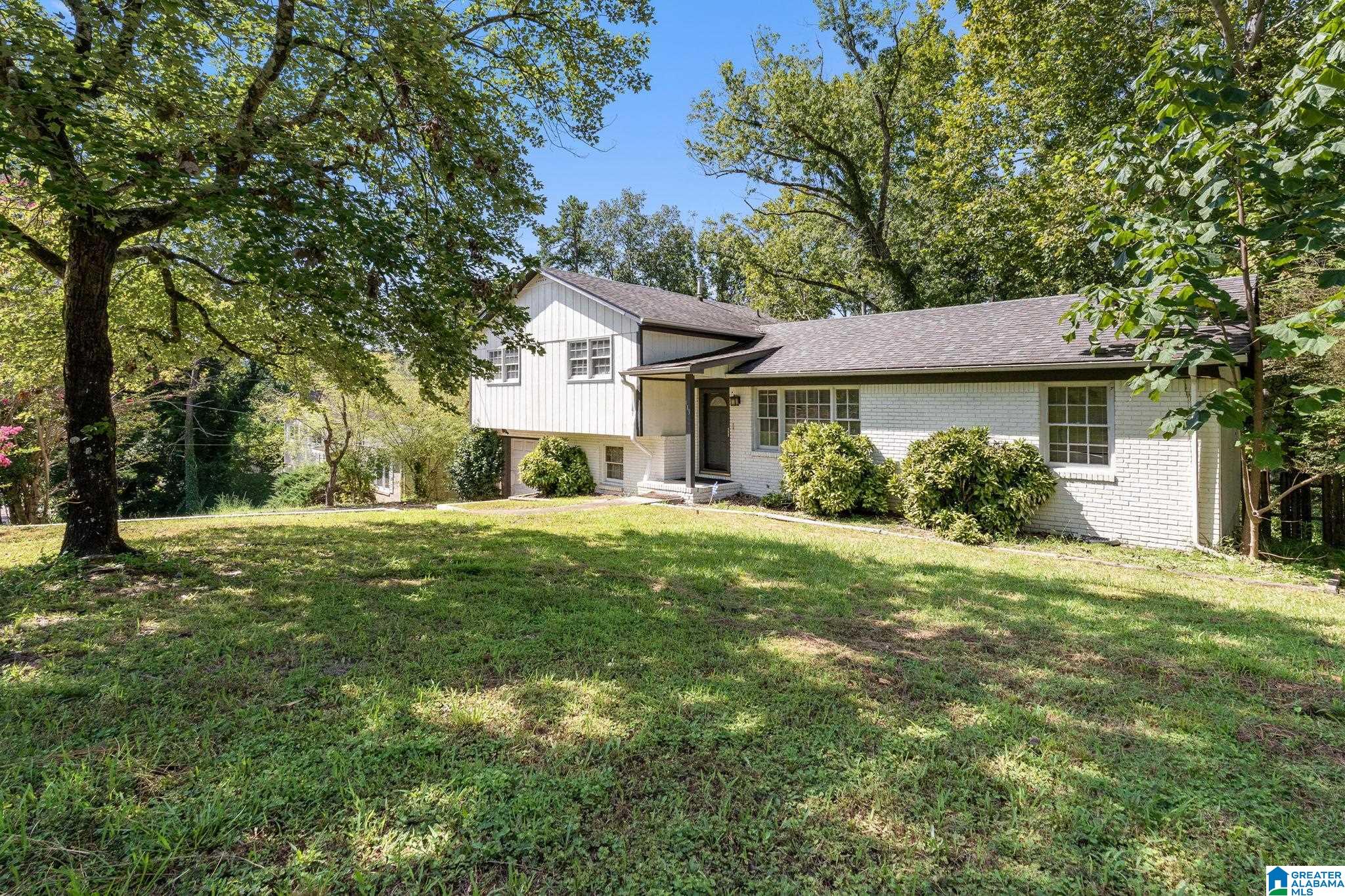 Photo 2 of Single family home for sale at 913 Redstone Ln, Birmingham, AL 35215 | MLS# 21463908 | Listing updated on 2026-09-04