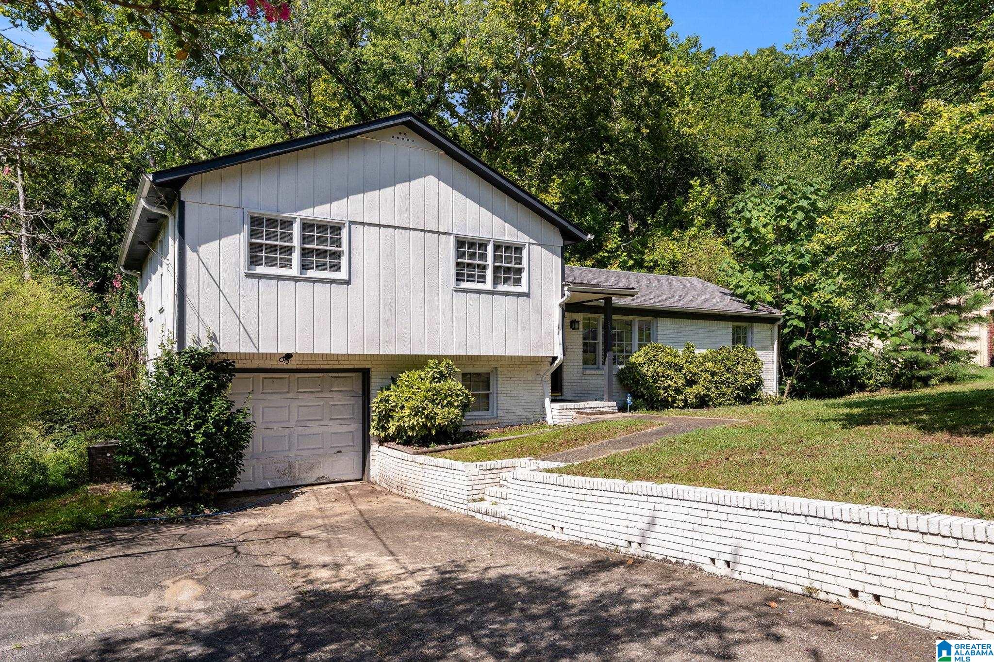 Photo 3 of Single family home for sale at 913 Redstone Ln, Birmingham, AL 35215 | MLS# 21463908 | Listing updated on 2026-09-04