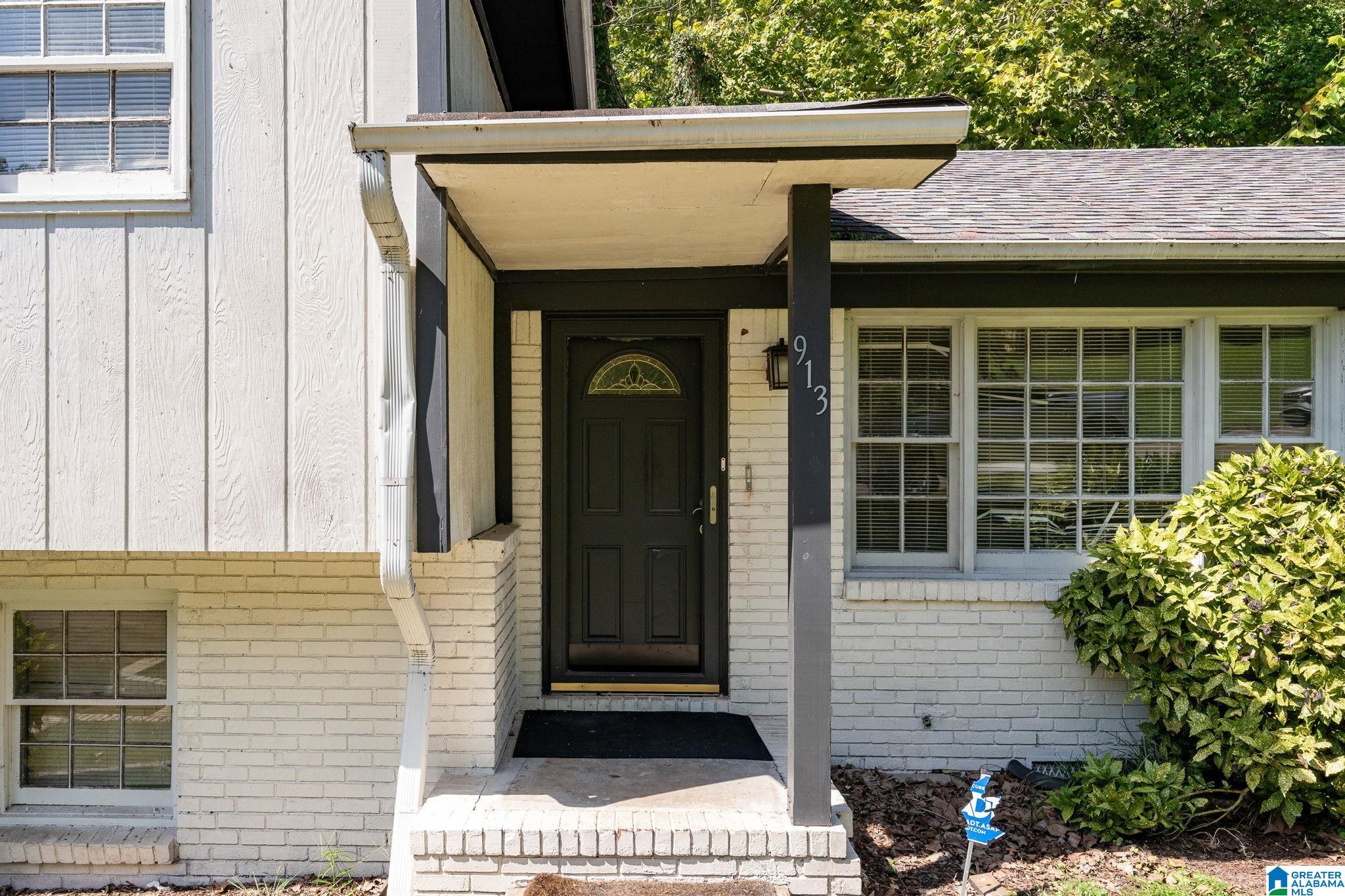 Photo 3 of Single family home for sale at 913 Redstone Ln, Birmingham, AL 35215 | MLS# 21463908 | Listing updated on 2026-09-04
