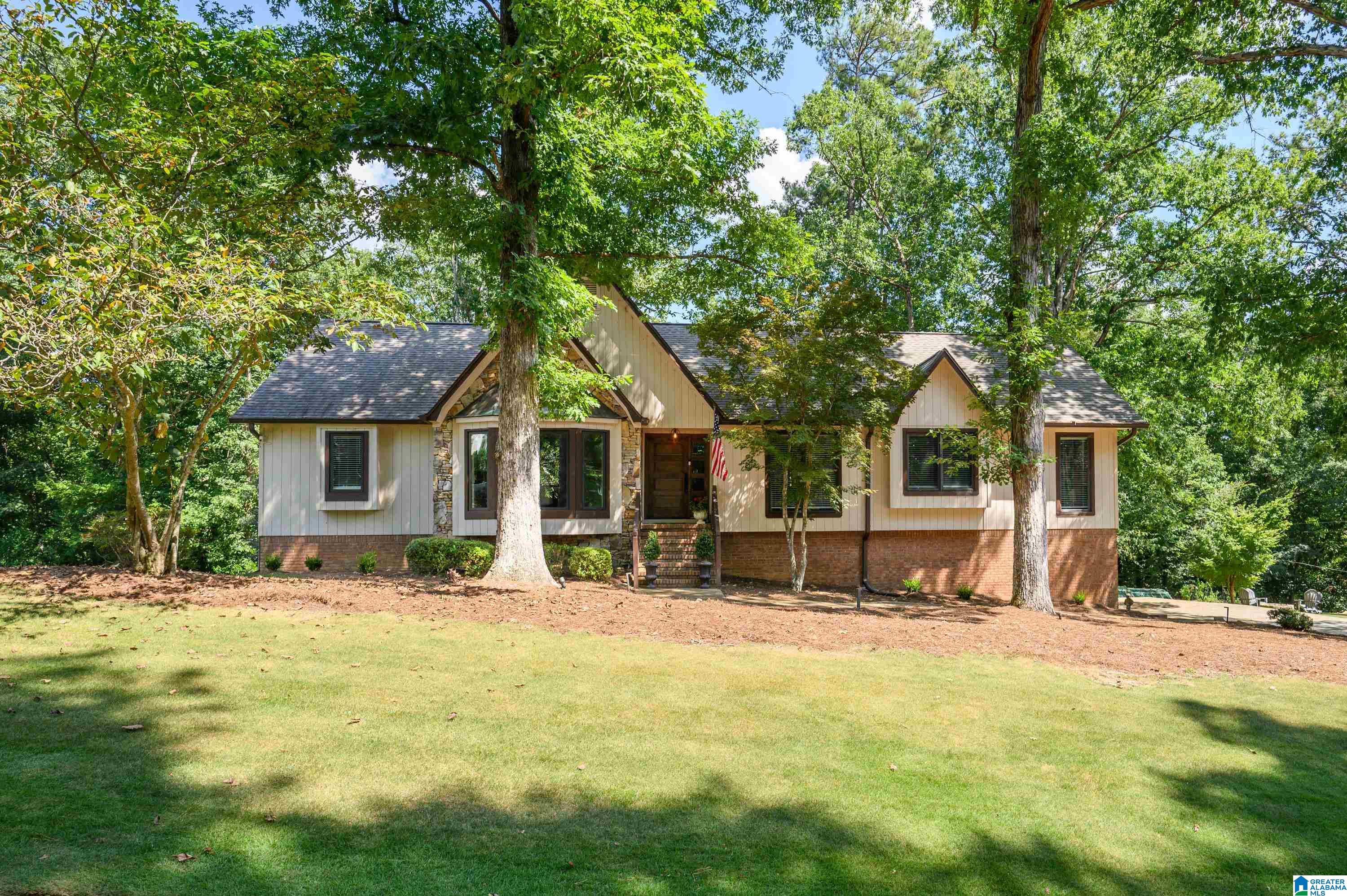 Photo 2 of Sale Pending at 3500 Coventry Dr, Vestavia, AL 35243 | MLS# 21463913 | Listing updated on 2026-09-08
