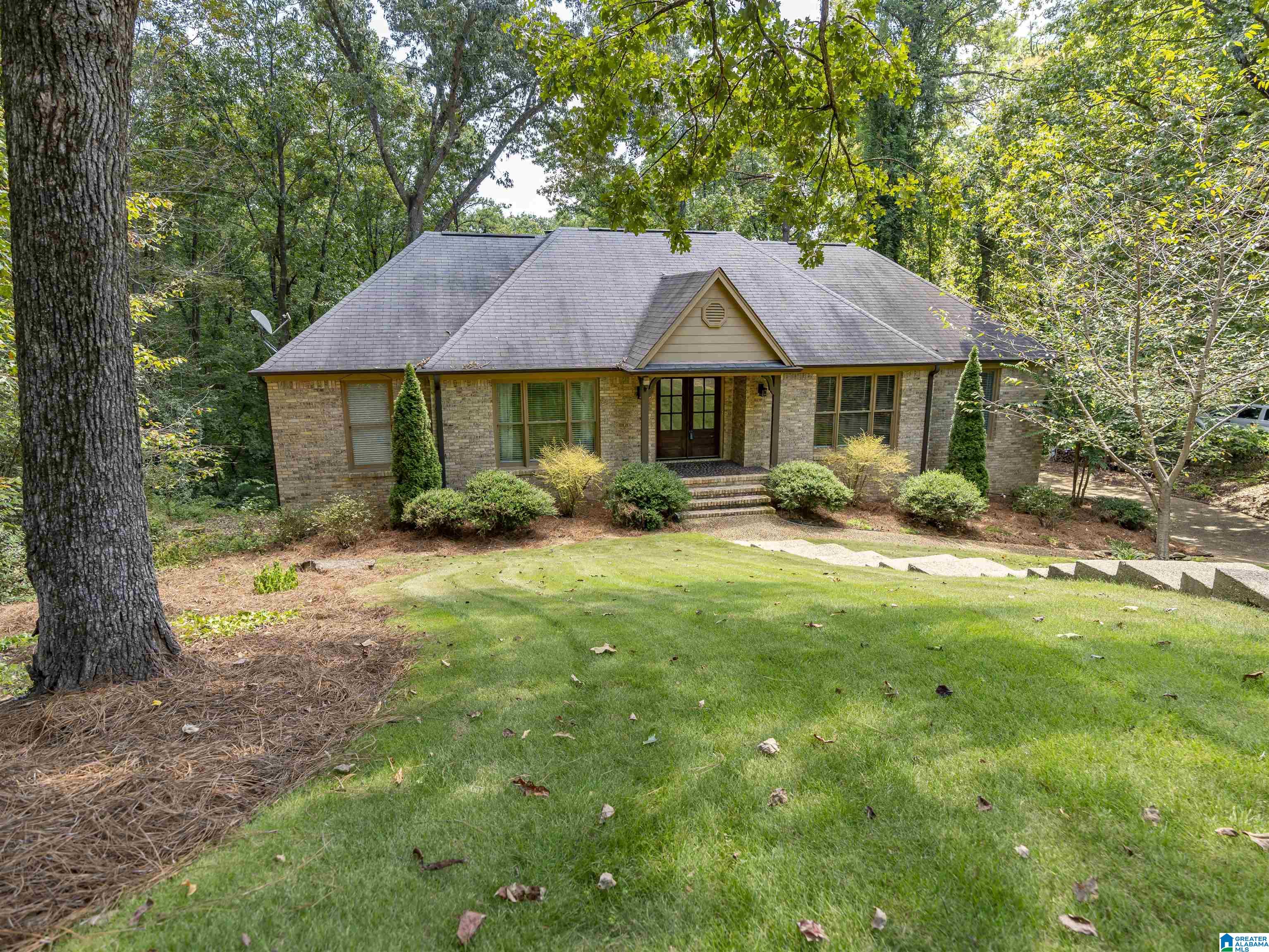 Photo 2 of Sale Pending at 1191 Riverchase Pkwy W, Hoover, AL 35244 | MLS# 21463924 | Listing updated on 2026-09-07