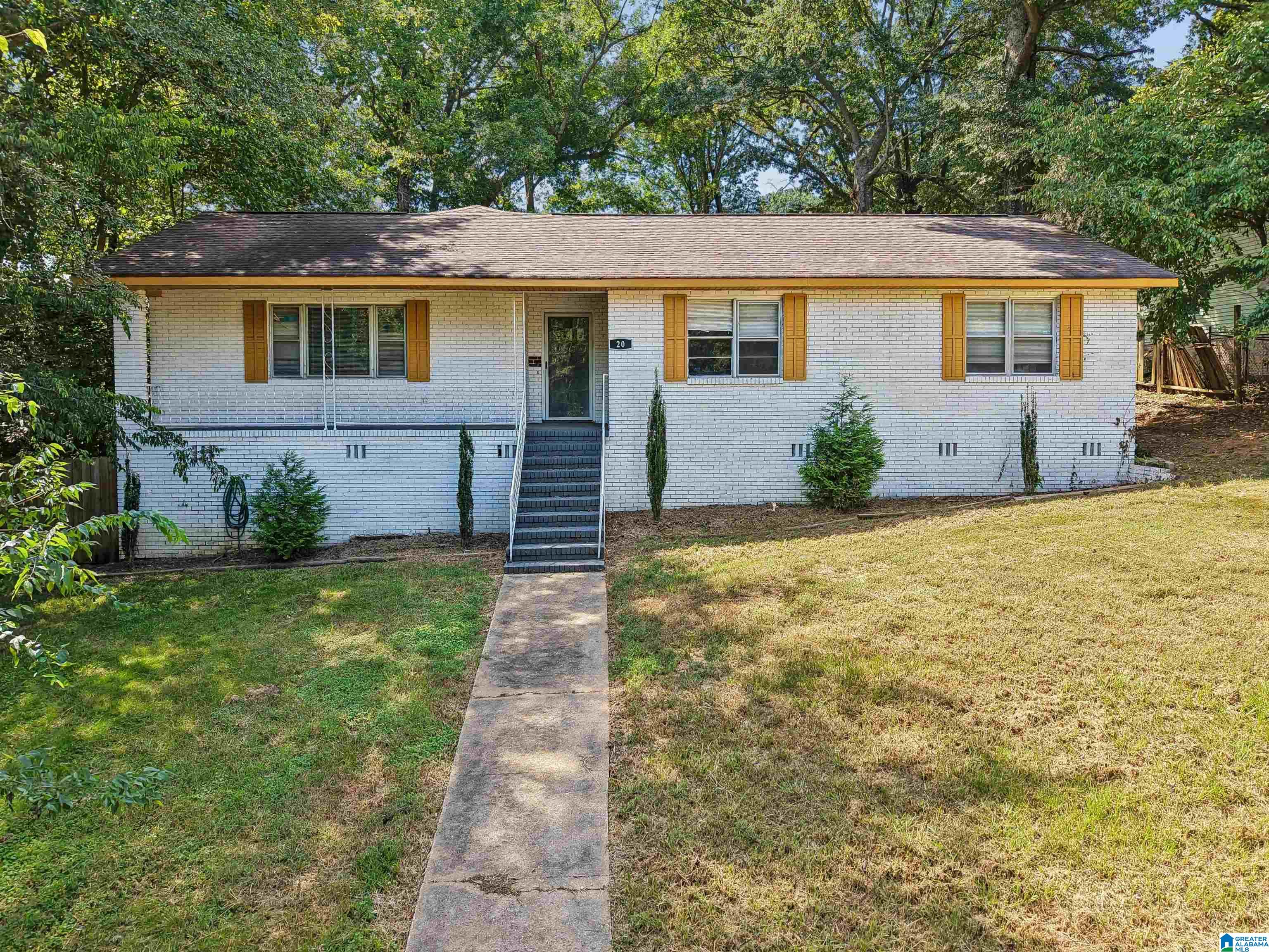 Single family home for sale at 20 Hedgewood Dr, Birmingham, AL 35214 | MLS# 21463931