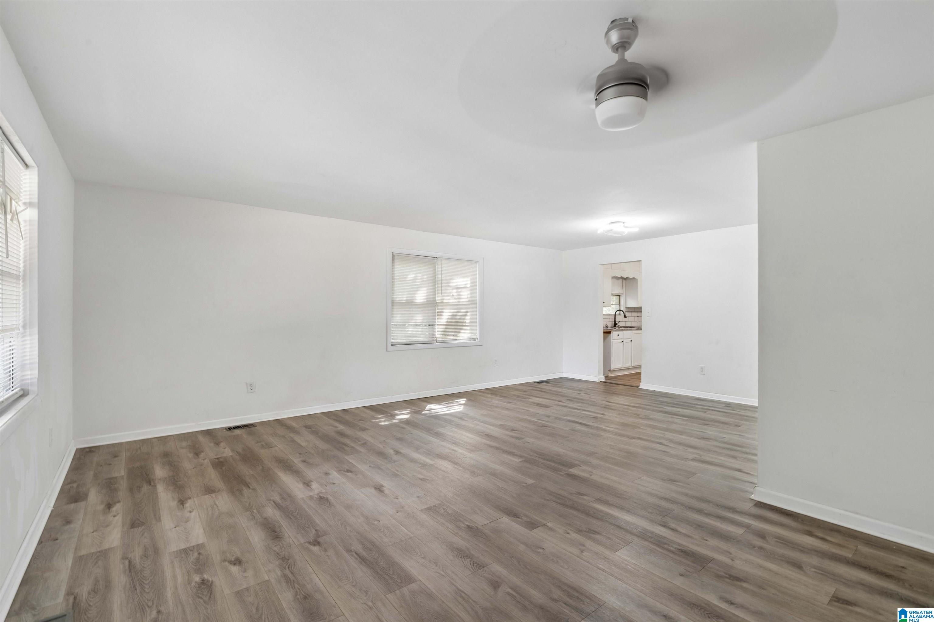 Photo 3 of Single family home for sale at 20 Hedgewood Dr, Birmingham, AL 35214 | MLS# 21463931 | Listing updated on 2026-09-04