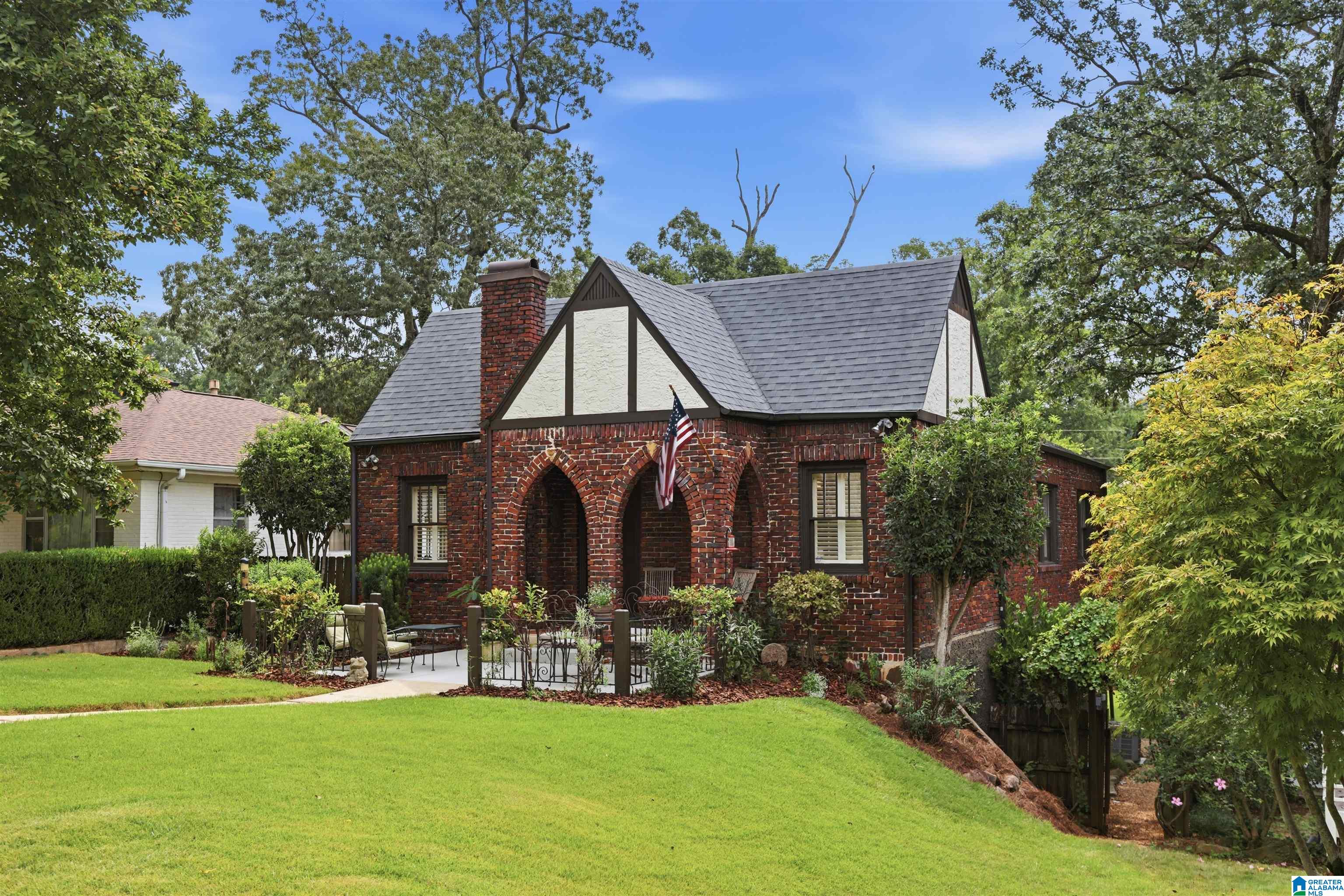 Photo 2 of Sale Pending at 1097 Columbiana Rd, Birmingham, AL 35209 | MLS# 21463936 | Listing updated on 2026-09-13