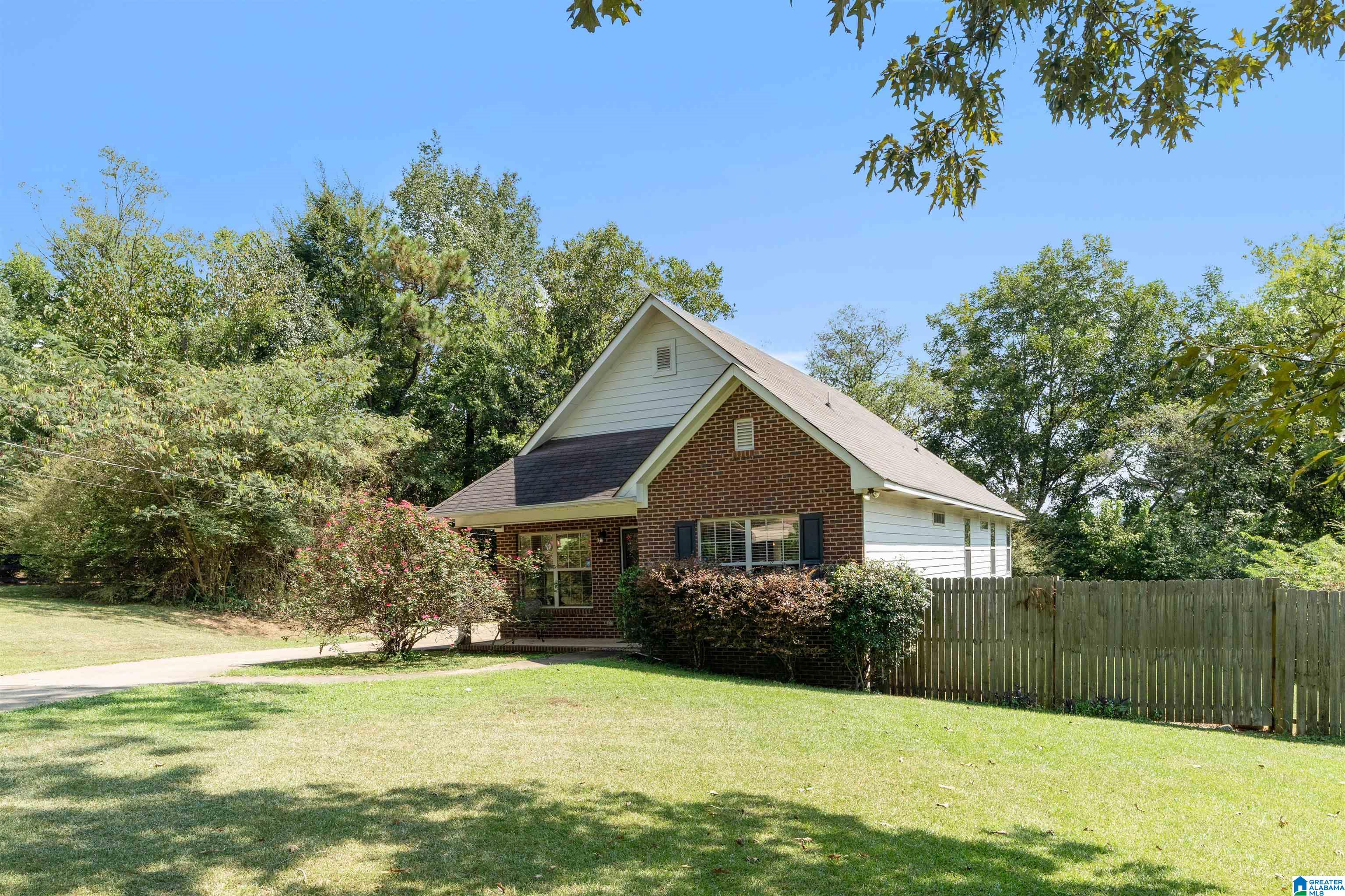 Photo 1 of Single family home for sale at 1945 Lane Dr, Leeds, AL 35094 | MLS# 21463963 | Listing updated on 2026-09-18