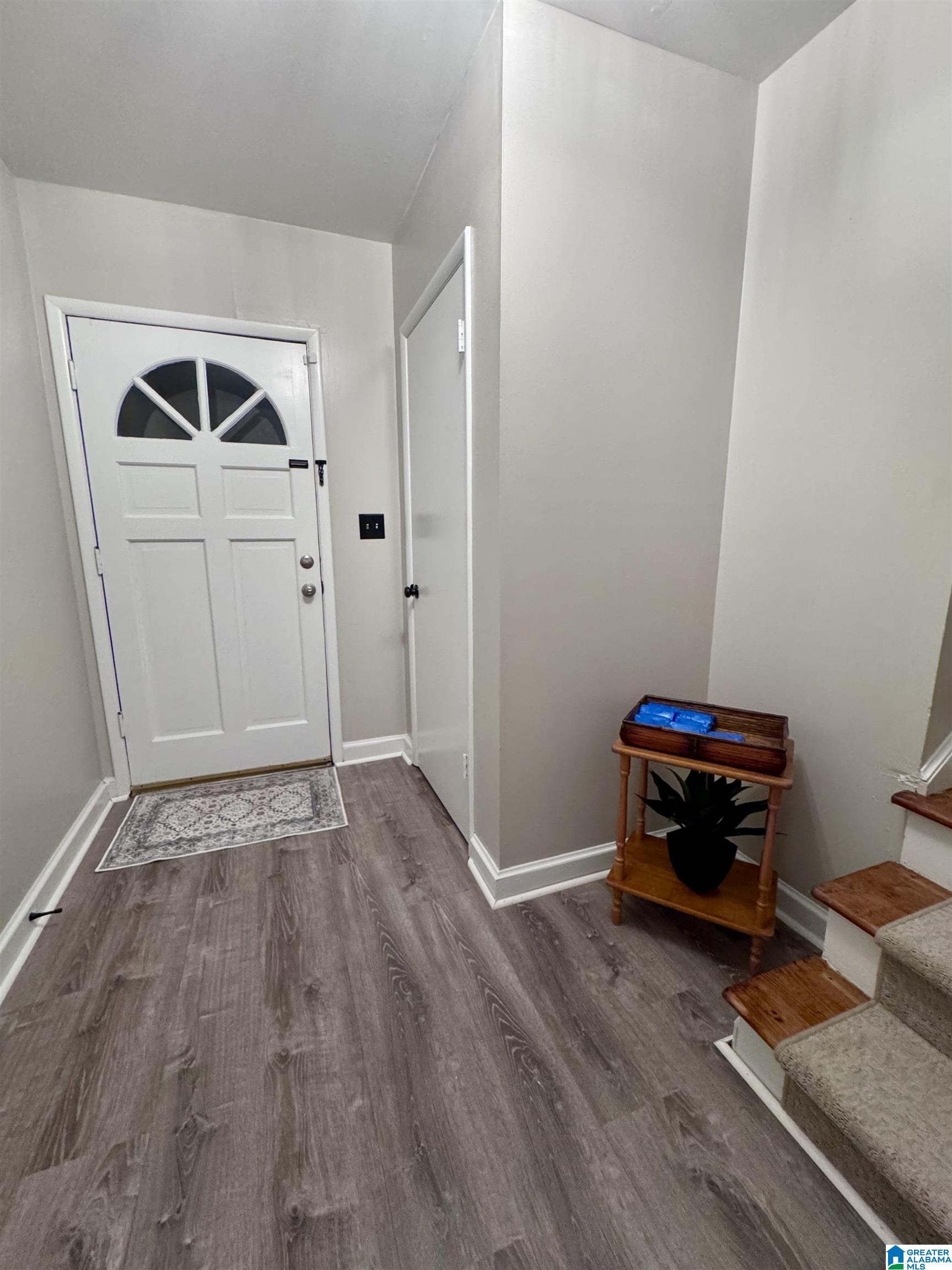 Photo 2 of Single family home for sale at 910 Alford Ave, Hoover, AL 35226 | MLS# 21463966 | Listing updated on 2026-09-04