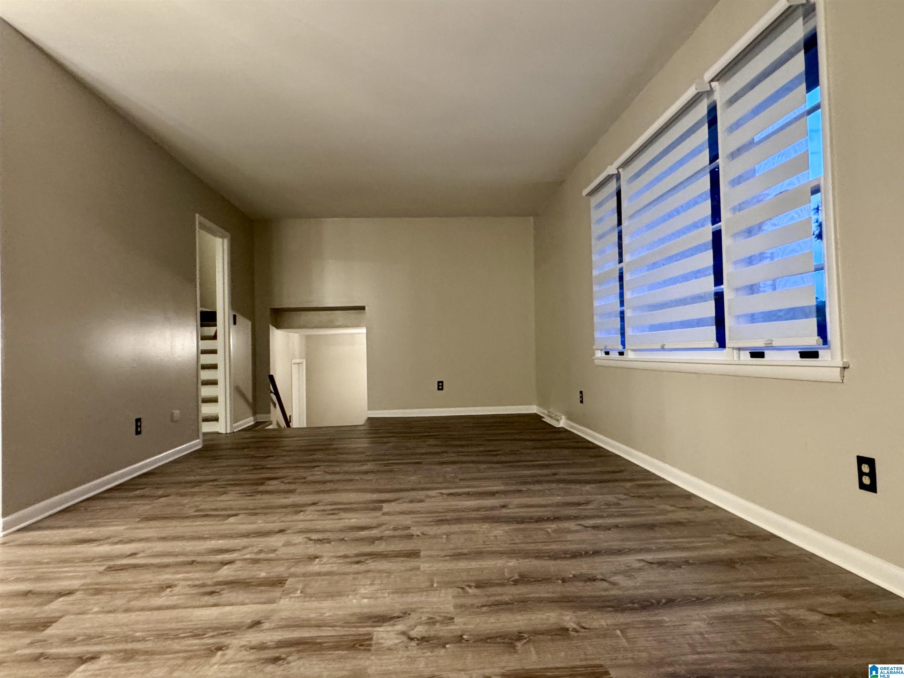 Photo 4 of Single family home for sale at 910 Alford Ave, Hoover, AL 35226 | MLS# 21463966 | Listing updated on 2026-09-04