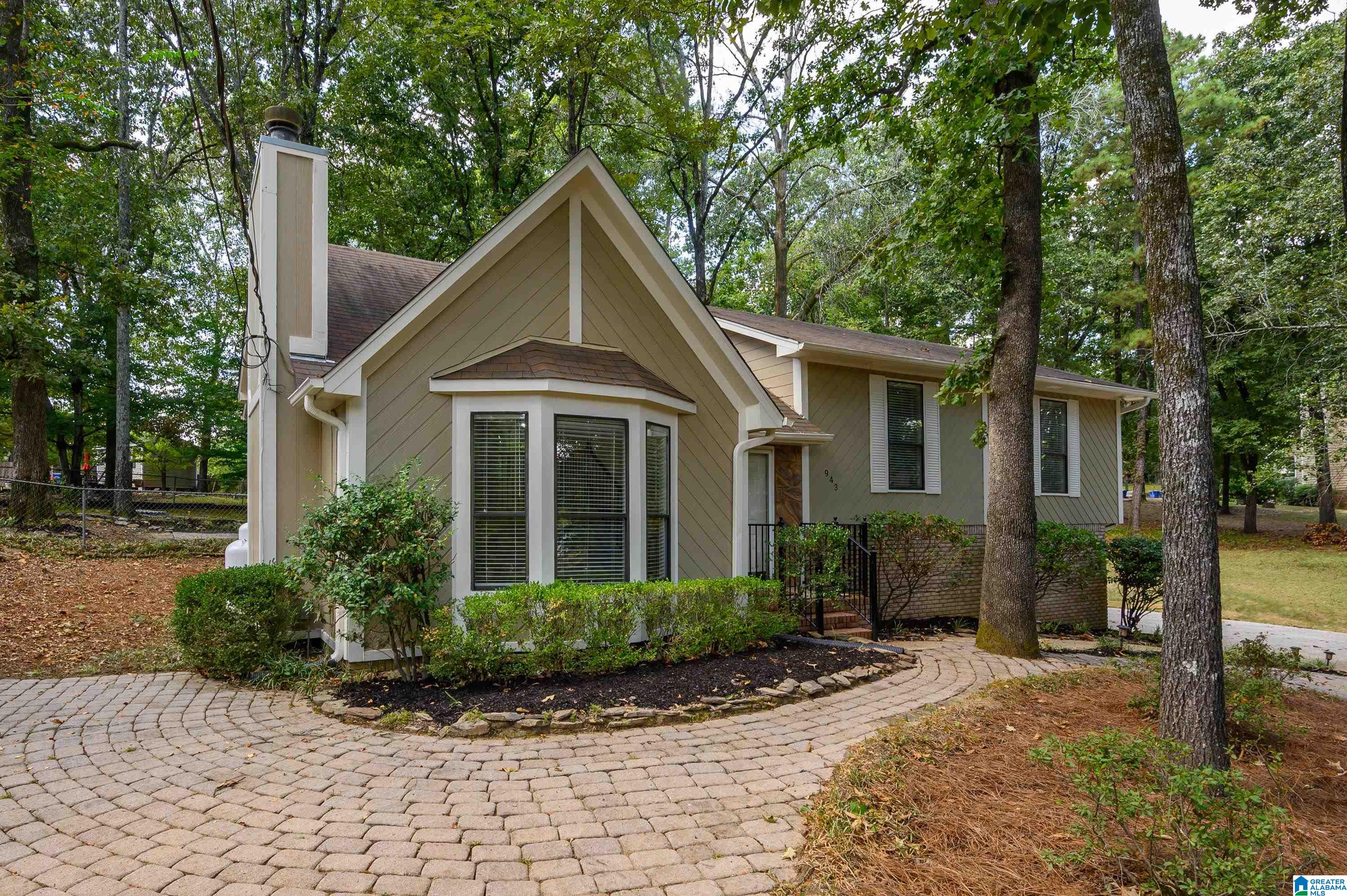 Photo 2 of Single family home for sale at 943 7th Avenue Nw, Alabaster, AL 35007 | MLS# 21463982 | Listing updated on 2026-09-14