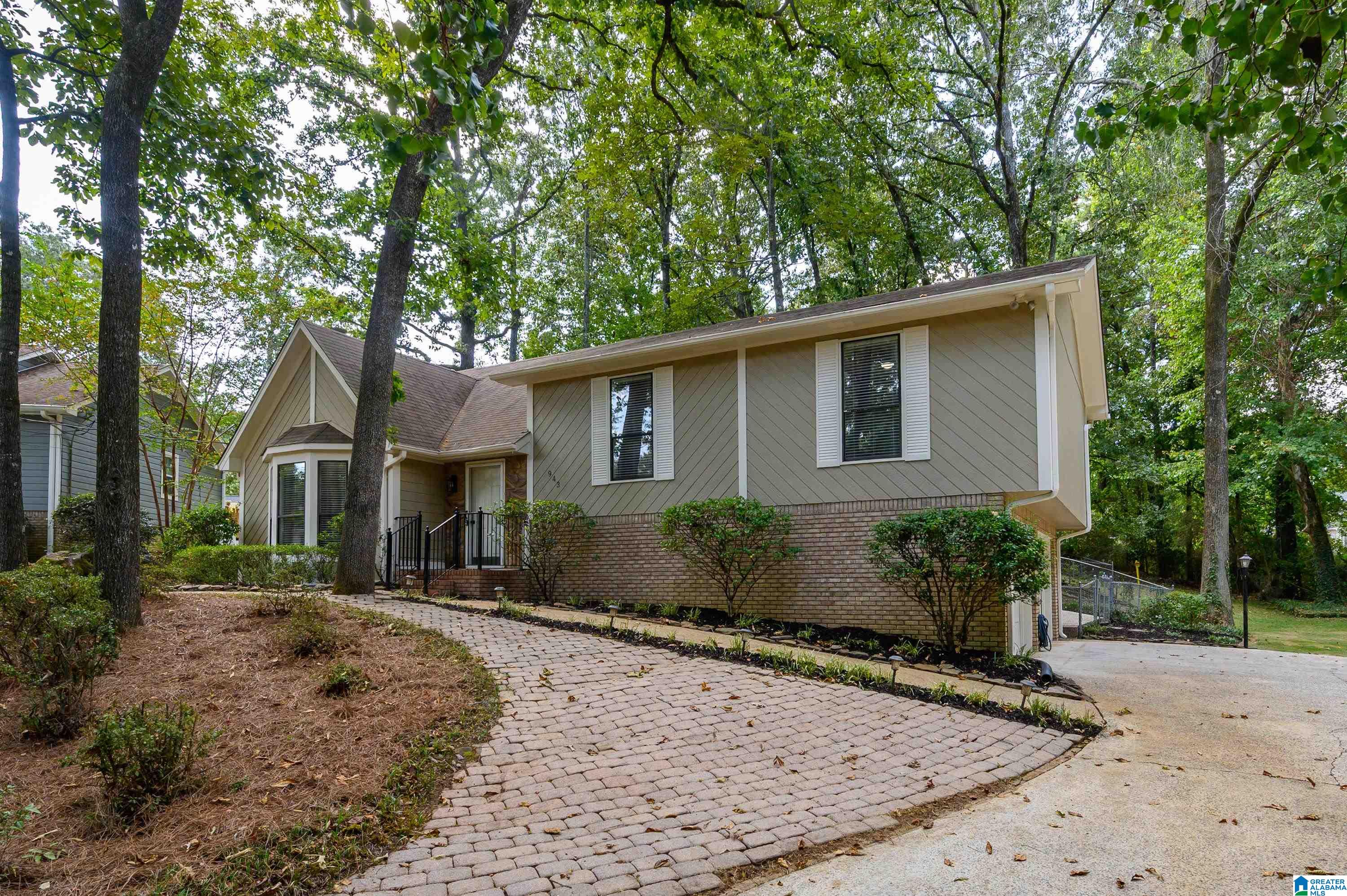 Photo 3 of Single family home for sale at 943 7th Avenue Nw, Alabaster, AL 35007 | MLS# 21463982 | Listing updated on 2026-09-14