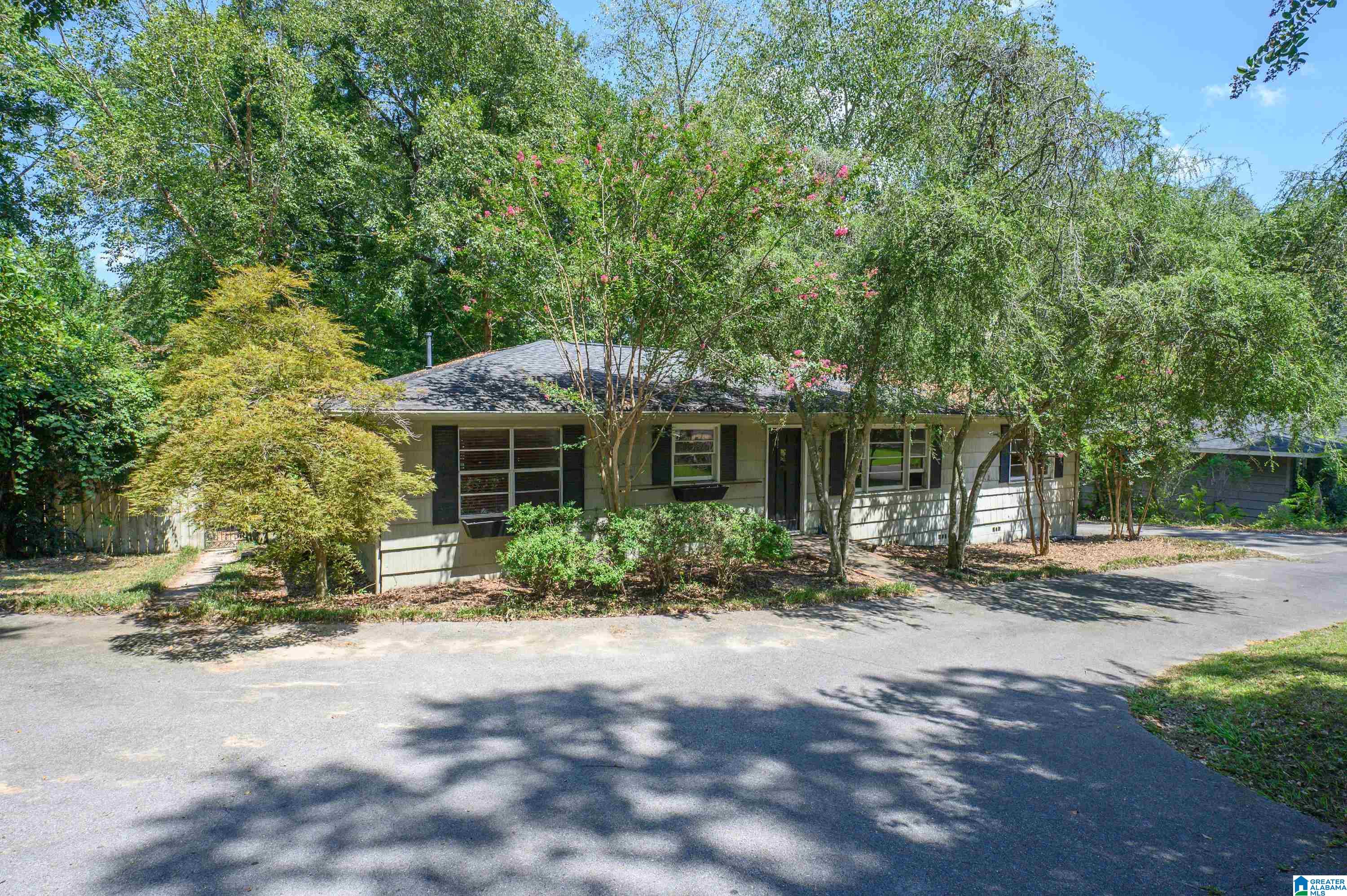 Photo 1 of Single family home for sale at 3016 La Hvn Cir, Birmingham, AL 35243 | MLS# 21464003 | Listing updated on 2026-09-10
