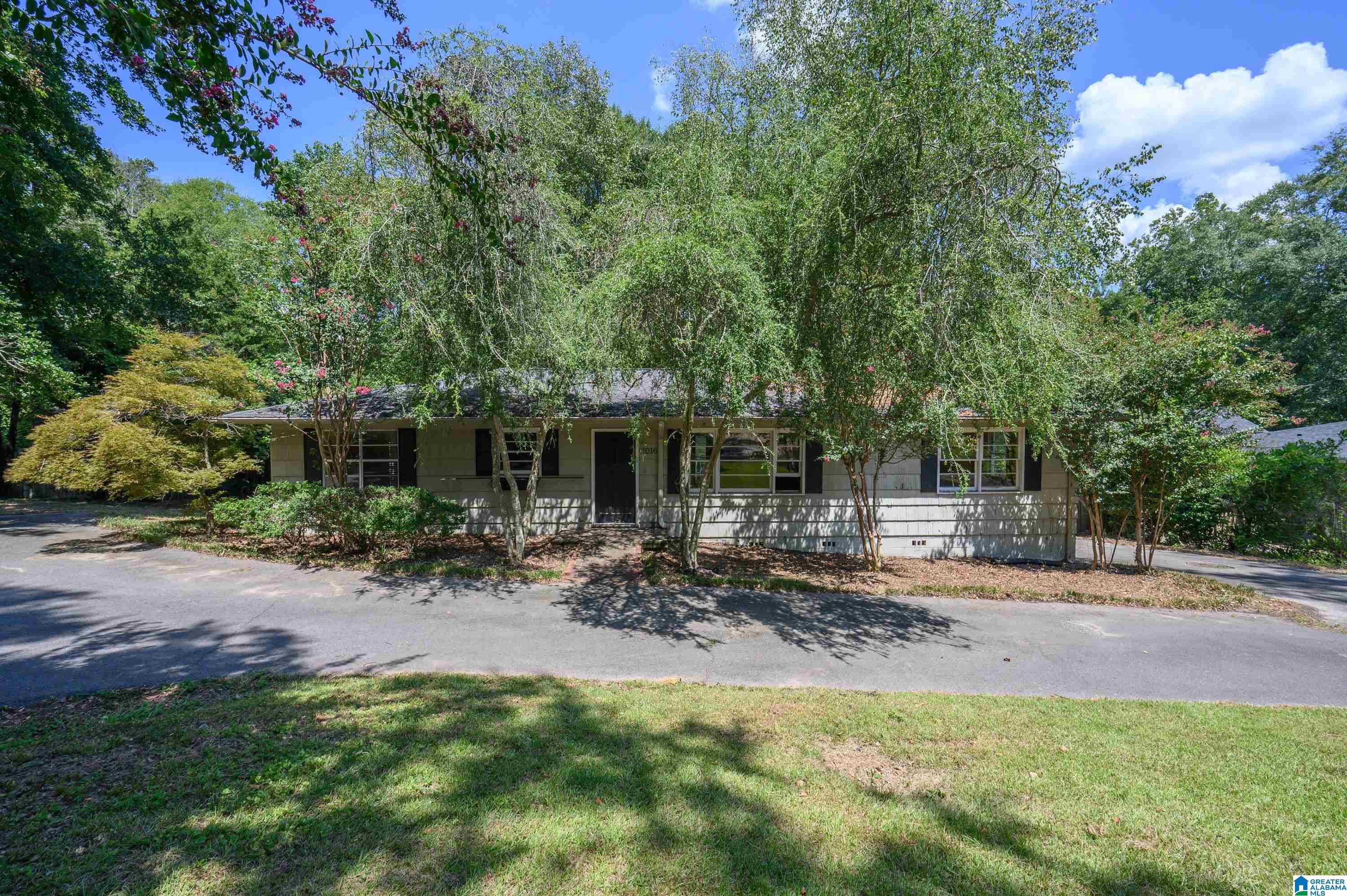 Photo 2 of Single family home for sale at 3016 La Hvn Cir, Birmingham, AL 35243 | MLS# 21464003 | Listing updated on 2026-09-10