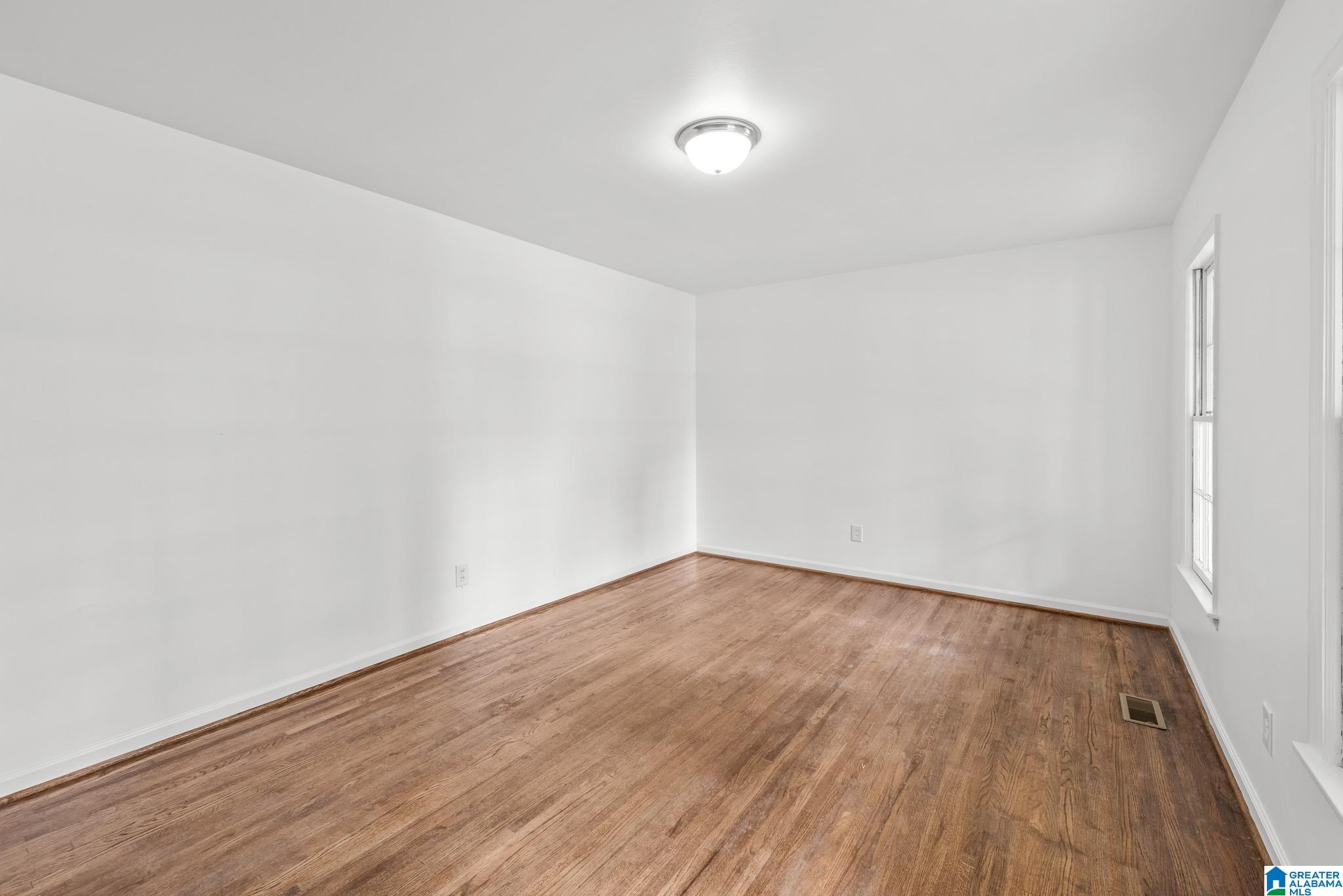 Photo 3 of Single family home for sale at 1014 3rd Avenue Nw, Alabaster, AL 35007 | MLS# 21464042 | Listing updated on 2026-09-17