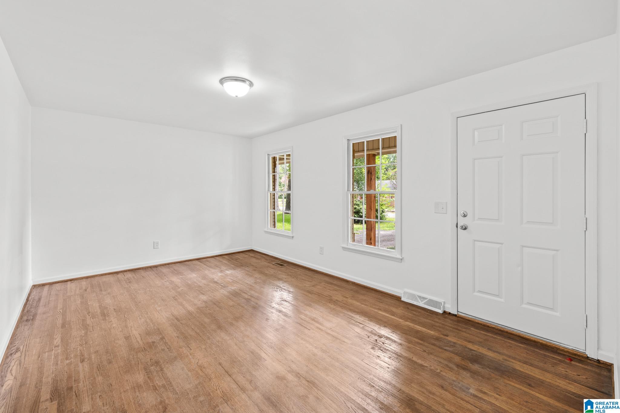Photo 3 of Single family home for sale at 1014 3rd Avenue NW, Alabaster, AL 35007 | MLS# 21464042 | Listing updated on 2026-09-17