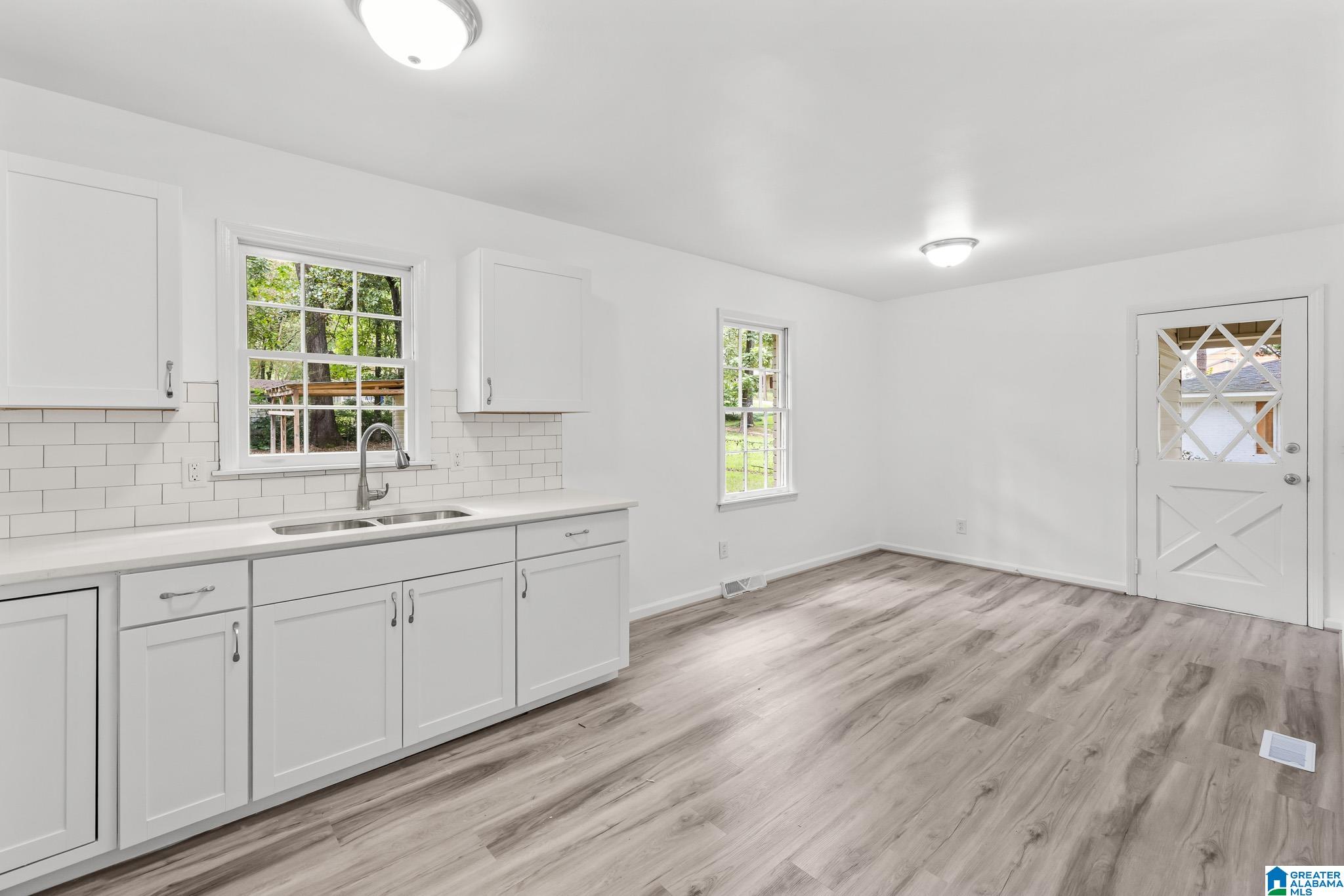 Photo 4 of Single family home for sale at 1014 3rd Avenue NW, Alabaster, AL 35007 | MLS# 21464042 | Listing updated on 2026-09-17