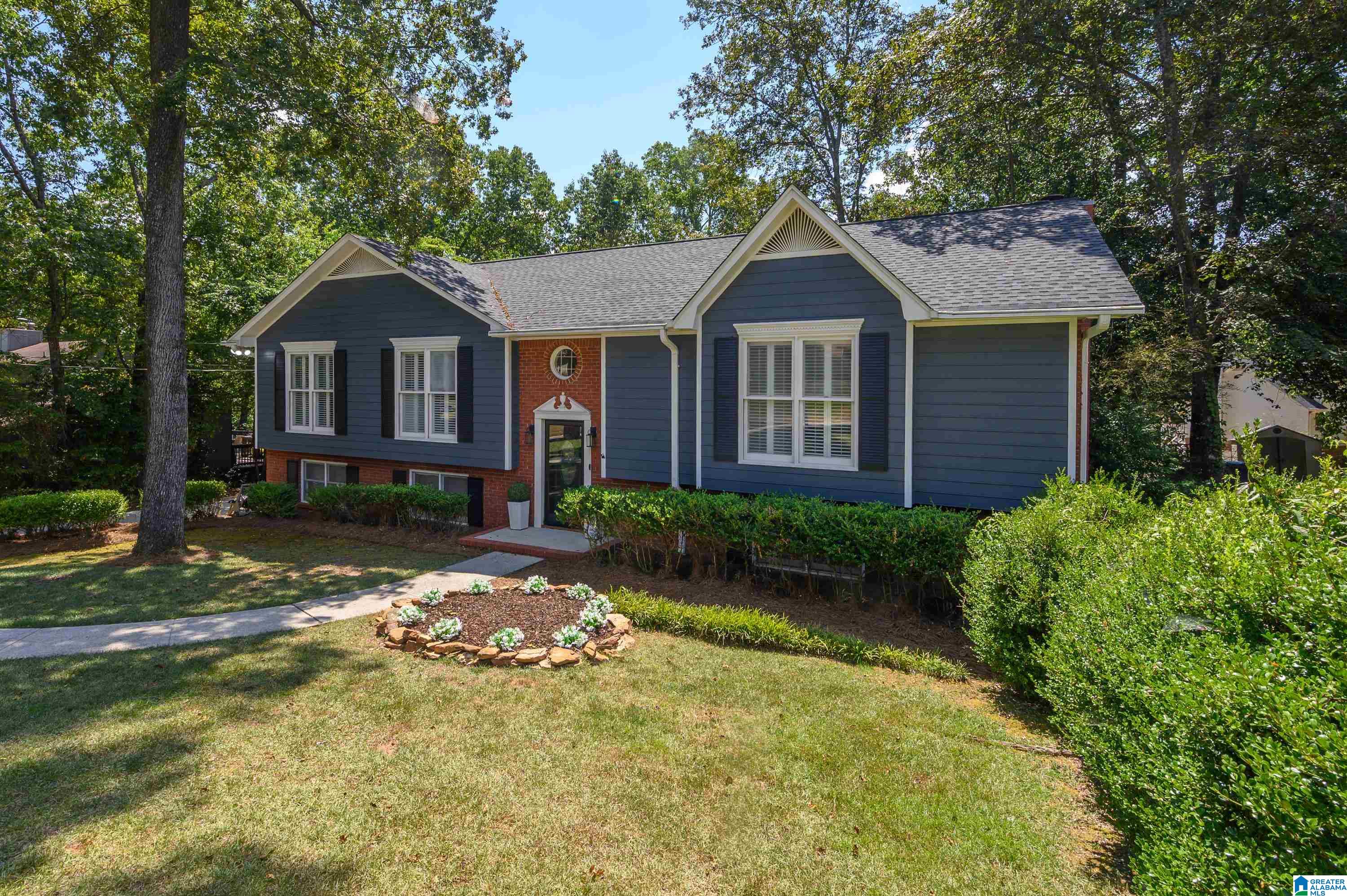 Photo 2 of Sale Pending at 1351 Shades Run Cir, Hoover, AL 35244 | MLS# 21464055 | Listing updated on 2026-09-09