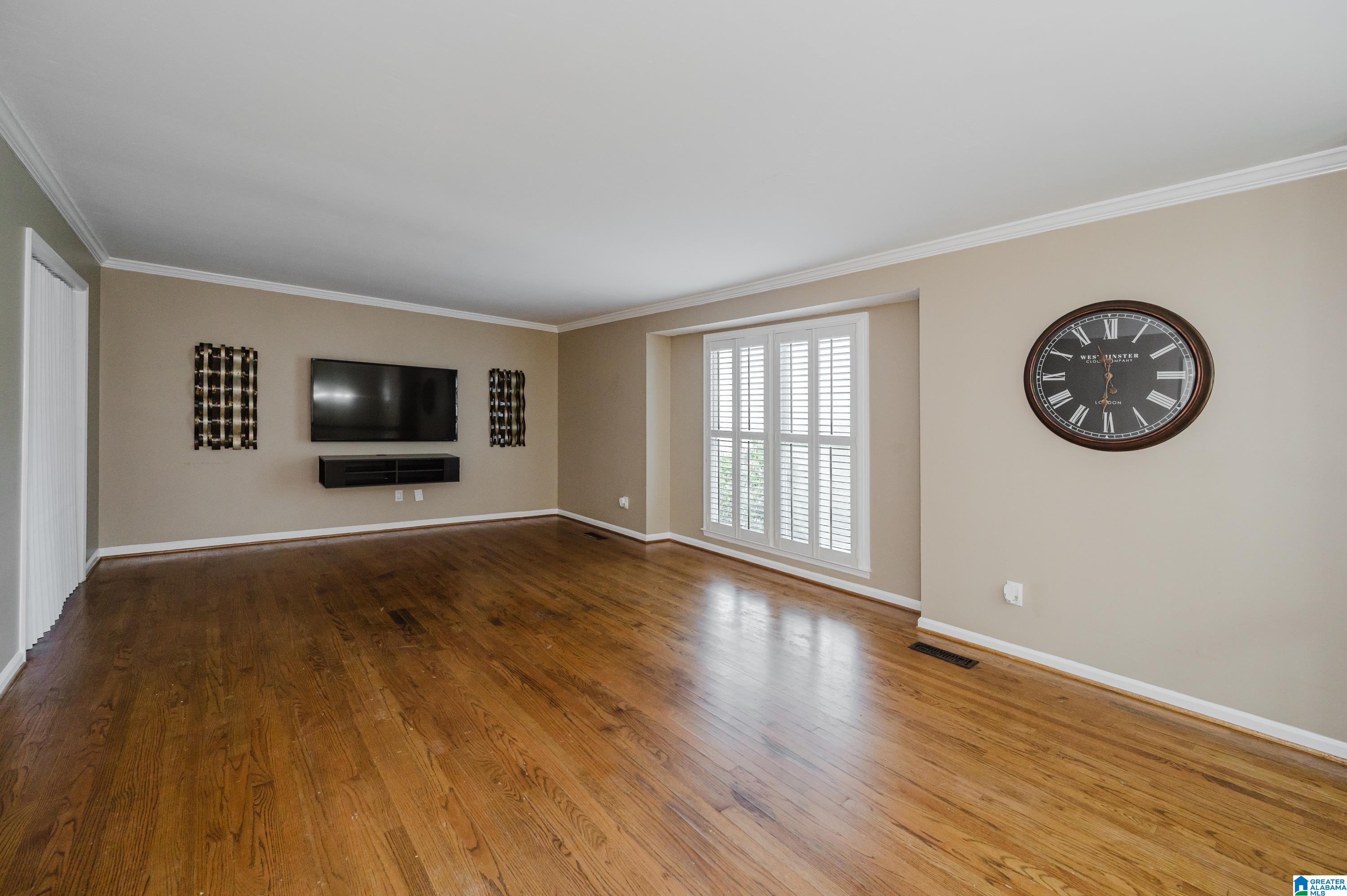Photo 2 of Sale Pending at 1351 Shades Run Cir, Hoover, AL 35244 | MLS# 21464055 | Listing updated on 2026-09-09