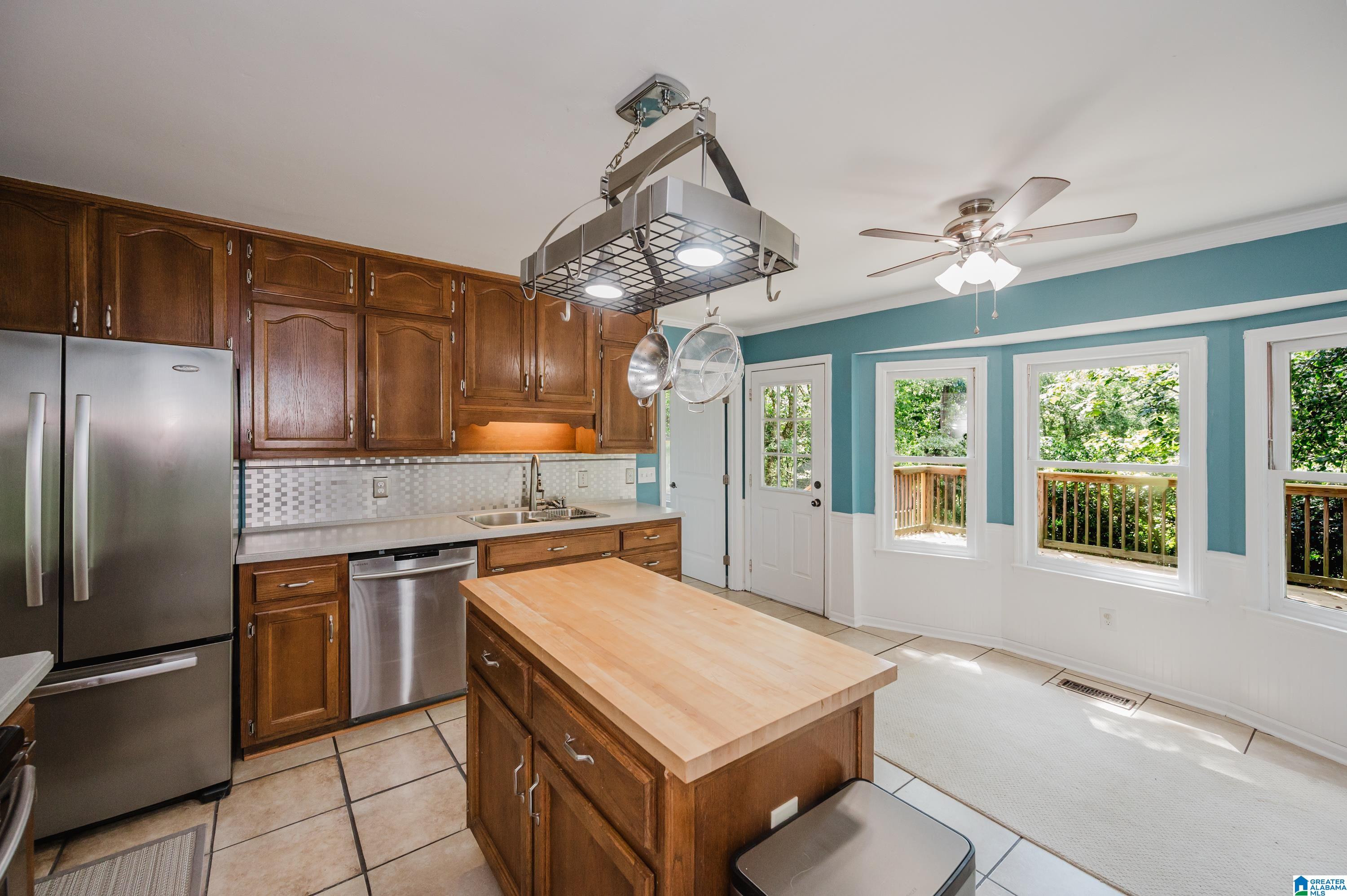 Photo 3 of Sale Pending at 1351 Shades Run Cir, Hoover, AL 35244 | MLS# 21464055 | Listing updated on 2026-09-09