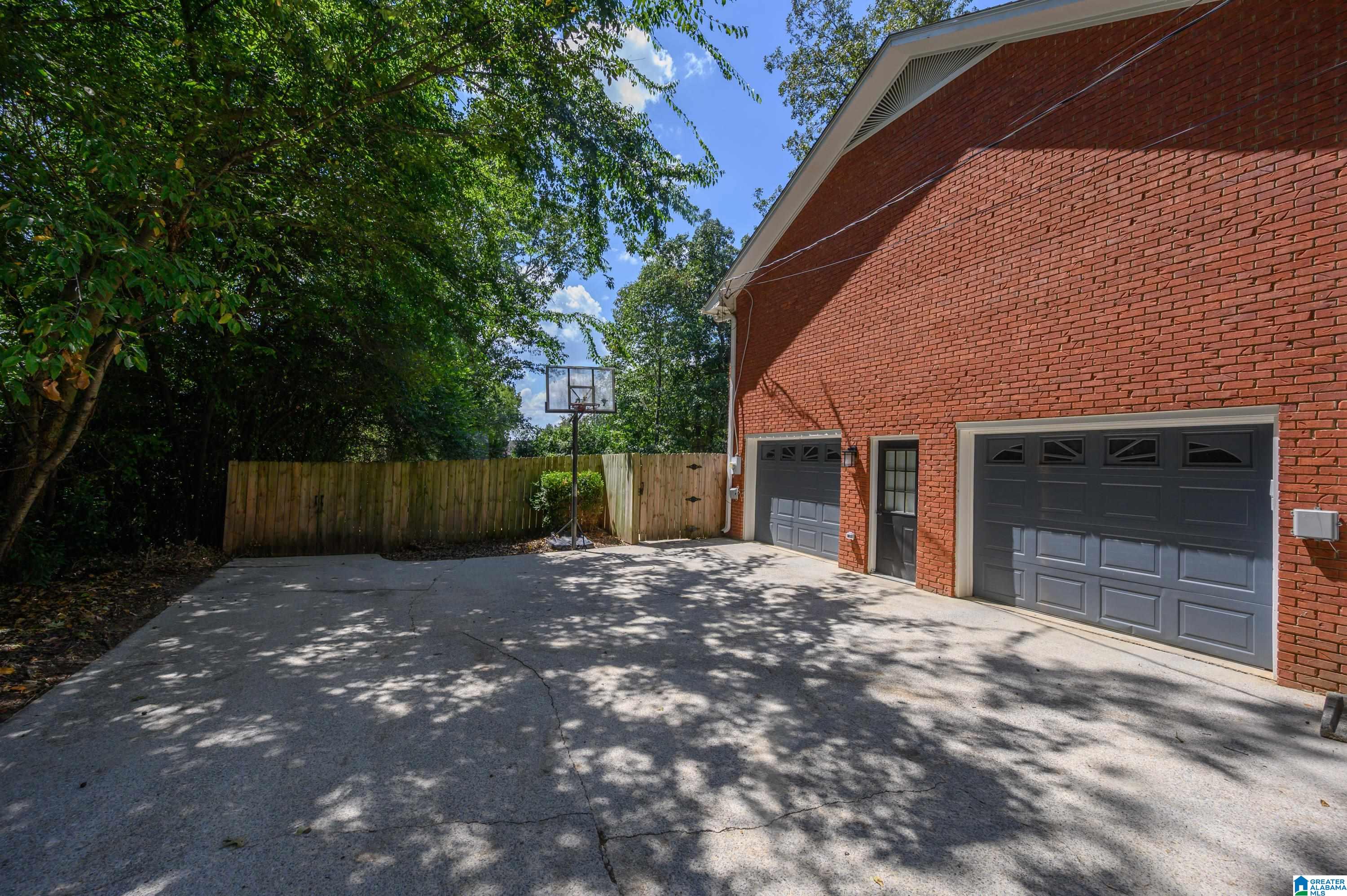 Photo 48 of Sale Pending at 1351 Shades Run Cir, Hoover, AL 35244 | MLS# 21464055 | Listing updated on 2026-09-09