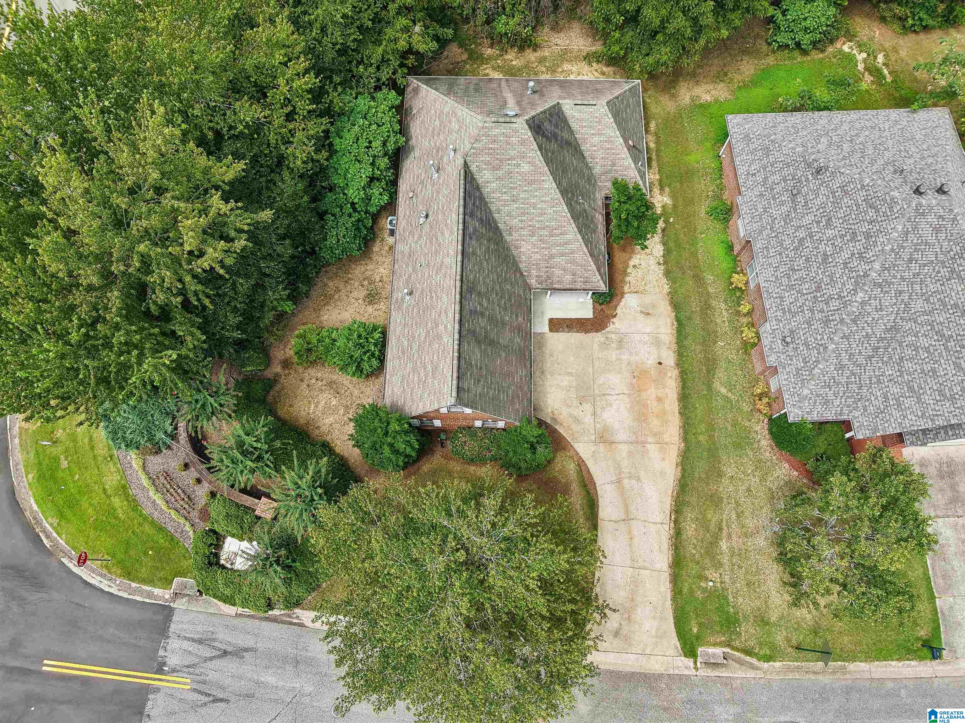 Photo 2 of Single family home for sale at 5400 J R Dr, Birmingham, AL 35235 | MLS# 21464065 | Listing updated on 2026-09-14