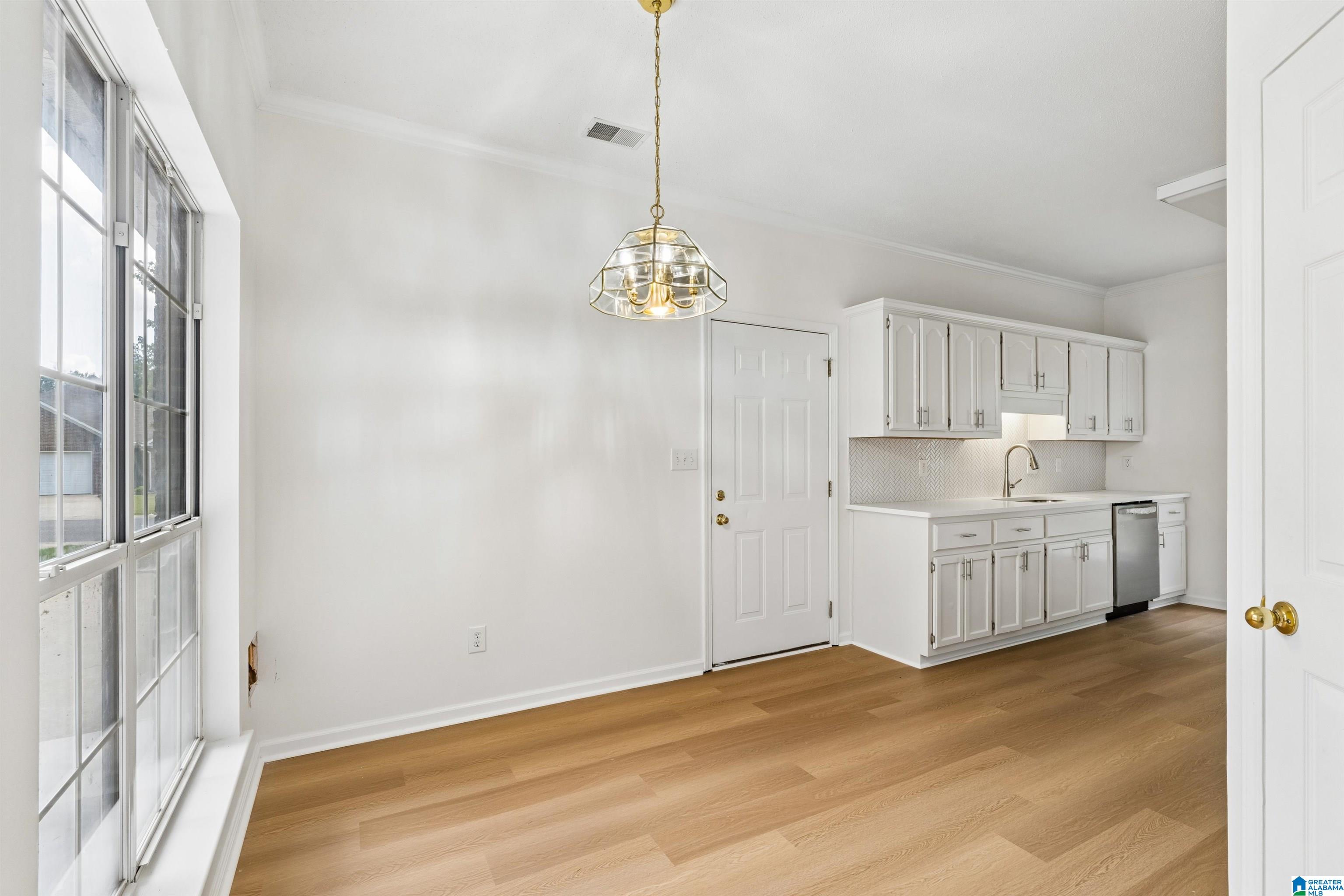 Photo 4 of Single family home for sale at 5400 J R Dr, Birmingham, AL 35235 | MLS# 21464065 | Listing updated on 2026-09-14