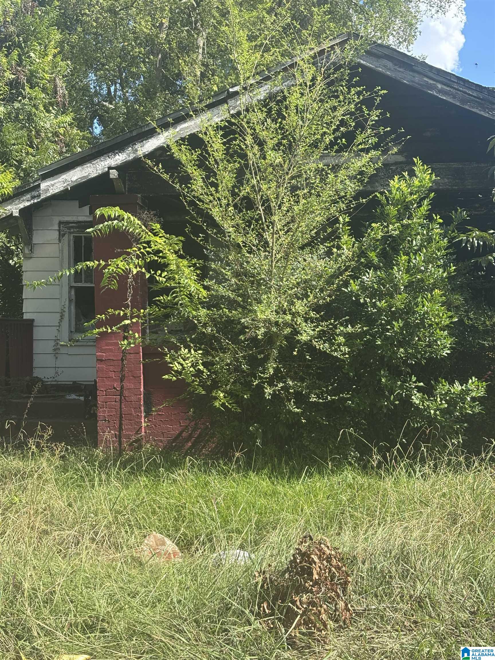 Photo 1 of Single family home for sale at 613 Fulton Ave Sw, Birmingham, AL 35211 | MLS# 21464070 | Listing updated on 2026-09-04