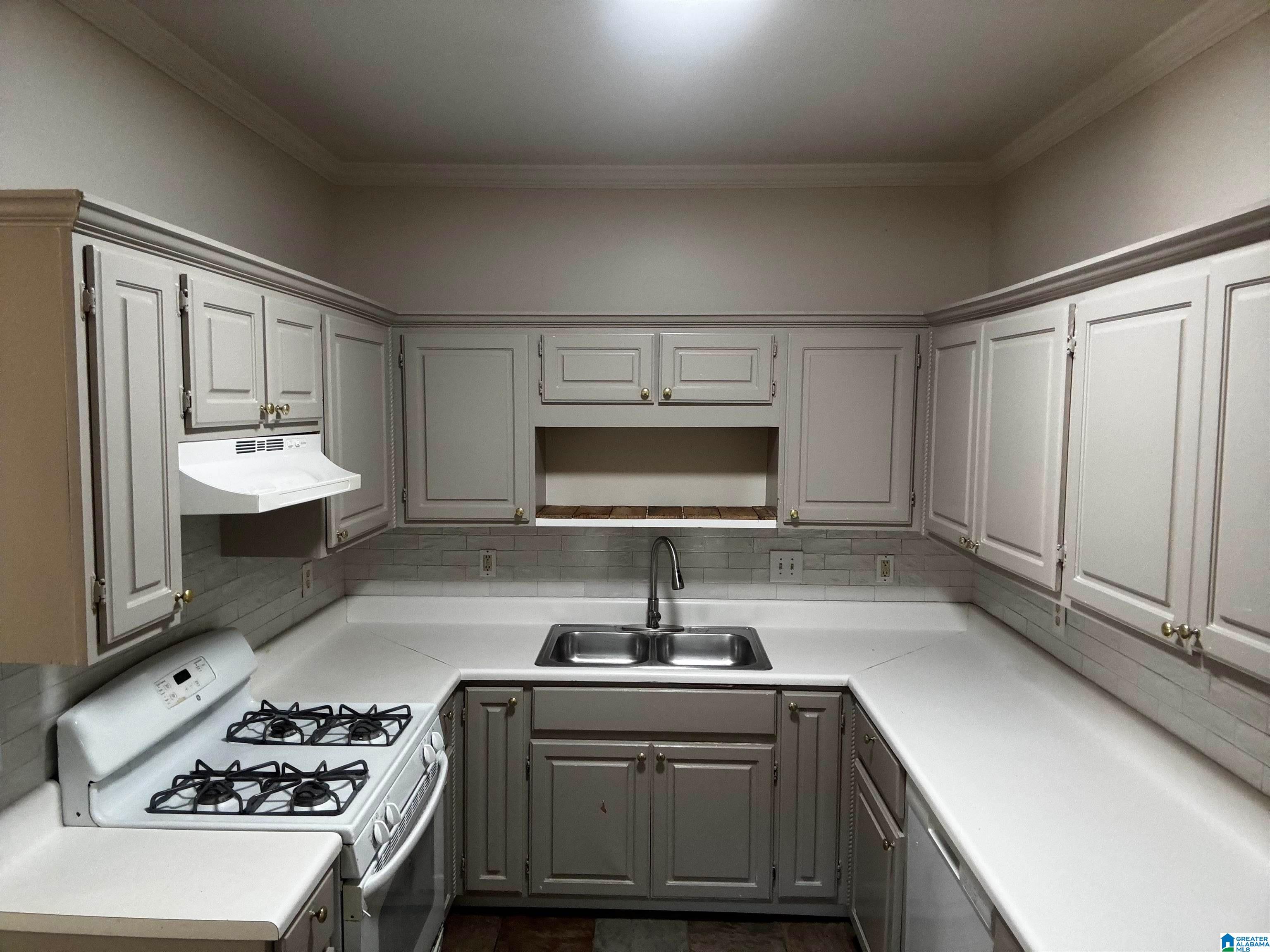 Photo 3 of Townhouse for sale at 106 Sommersby Dr, Pelham, AL 35124 | MLS# 21464089 | Listing updated on 2026-09-21