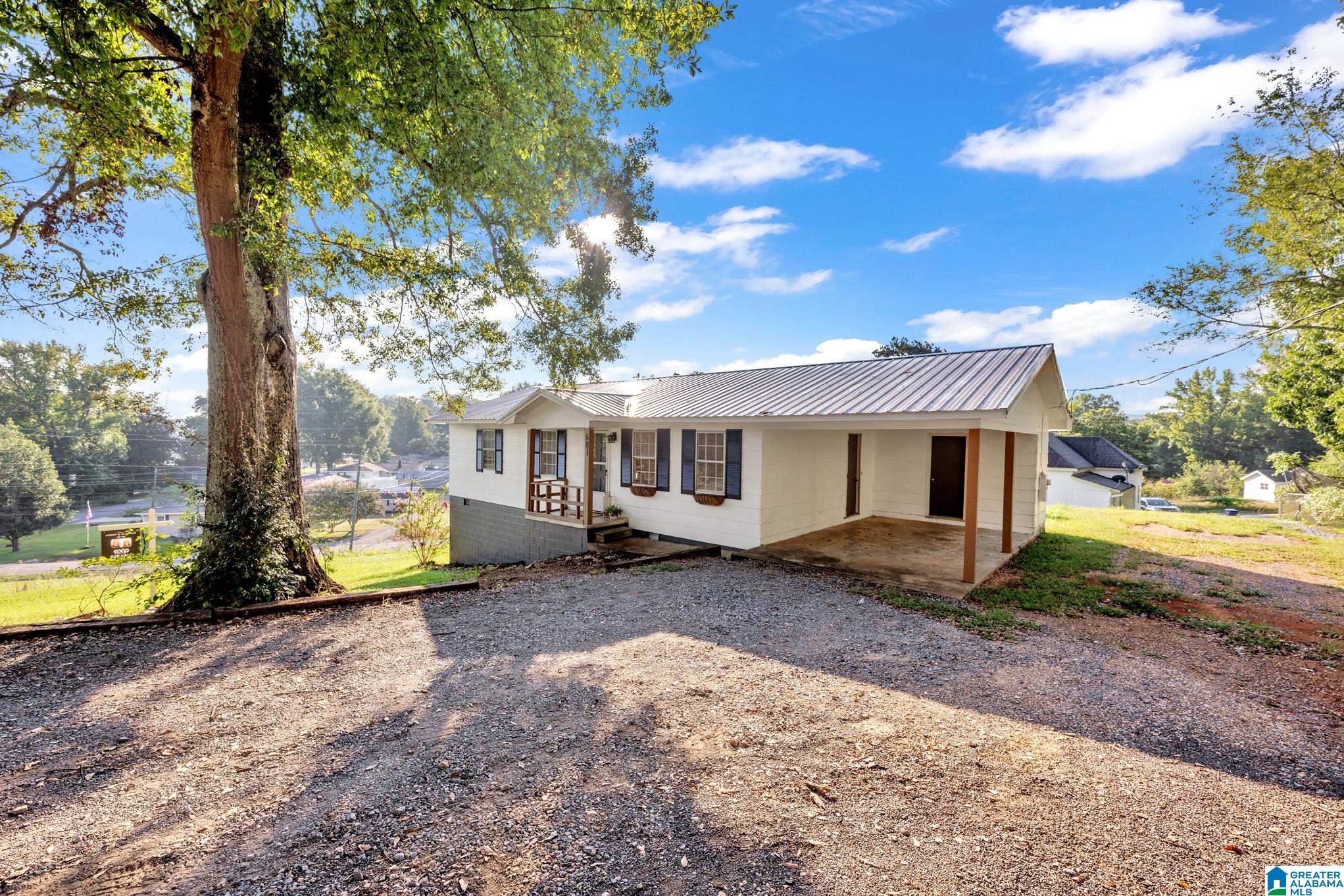 Photo 3 of Single family home for sale at 601 Self Ct, Oneonta, AL 35121 | MLS# 21464092 | Listing updated on 2026-09-07