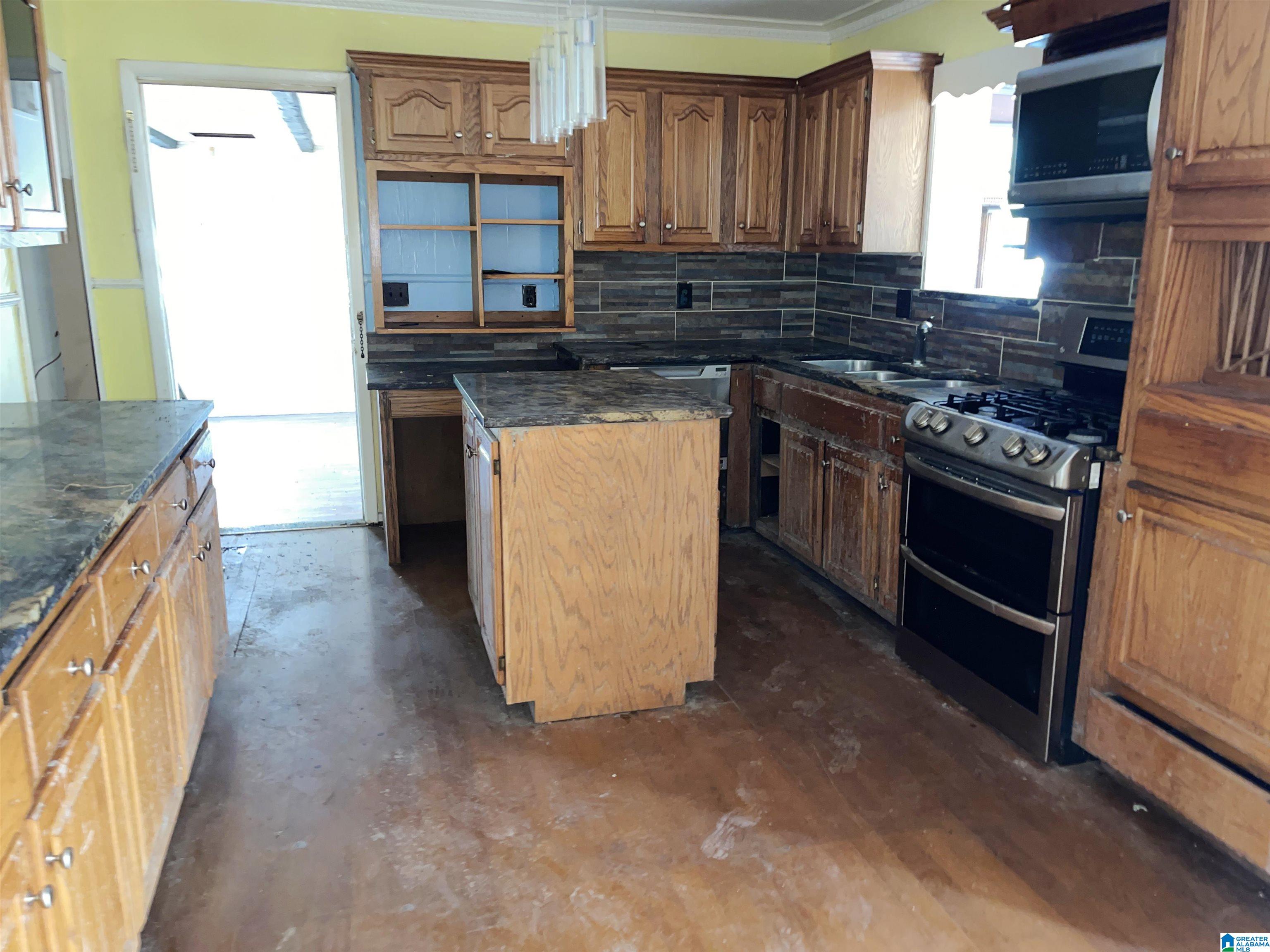 Photo 3 of Single family home for sale at 1005 Barclay Dr, Bessemer, AL 35022 | MLS# 21464095 | Listing updated on 2026-09-05