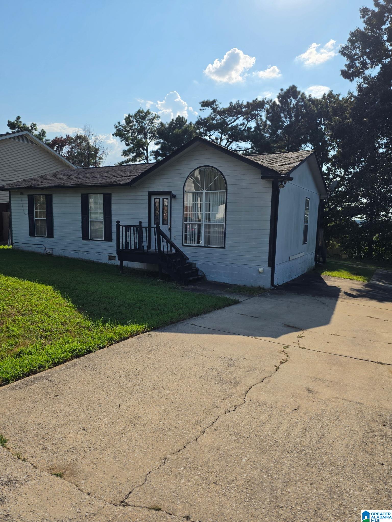 Photo 2 of Sale Pending at 1924 Clover Dr, Birmingham, AL 35214 | MLS# 21464100 | Listing updated on 2026-09-14