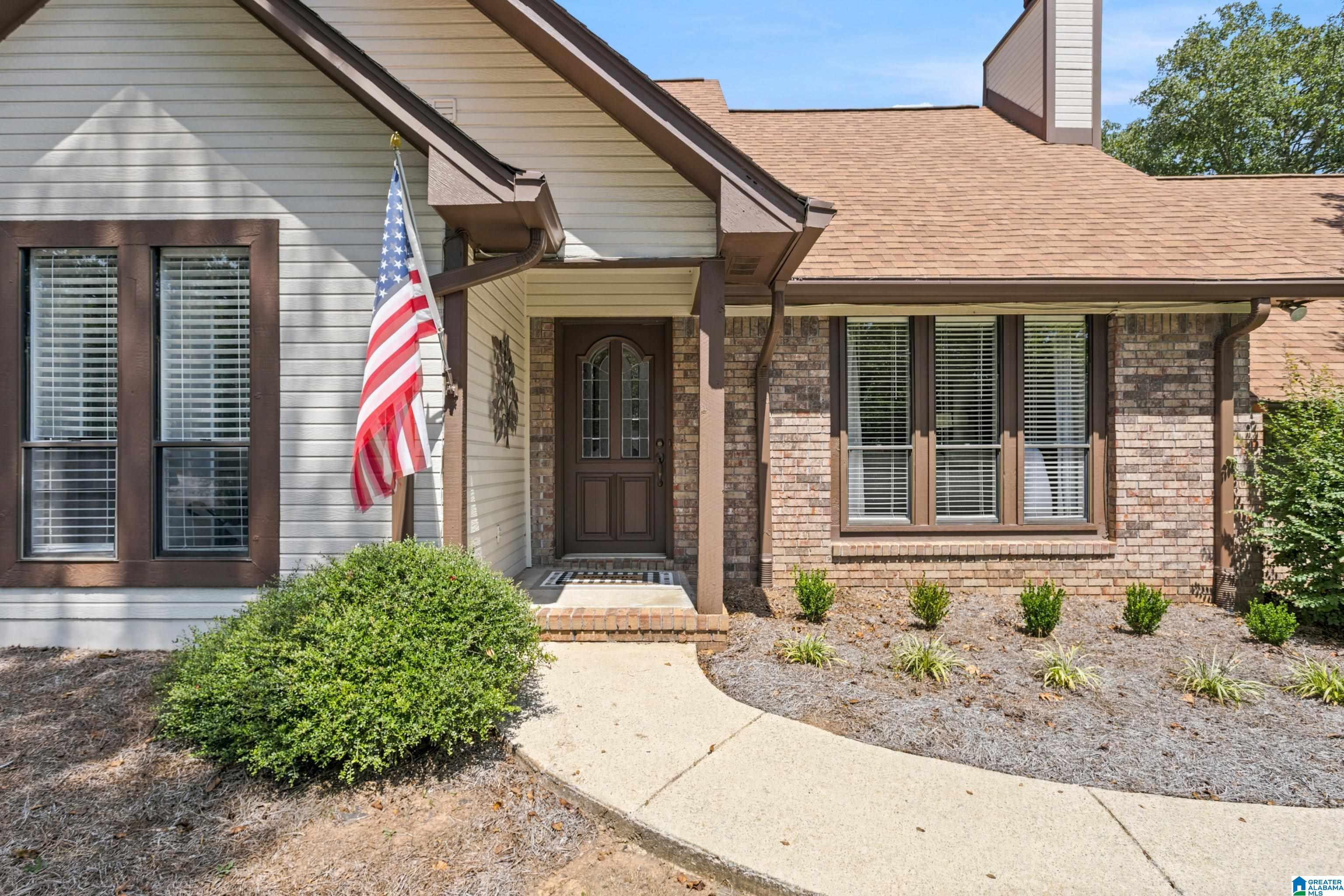 Photo 2 of Single family home for sale at 1350 Shades Run Cir, Hoover, AL 35244 | MLS# 21464109 | Listing updated on 2026-09-09