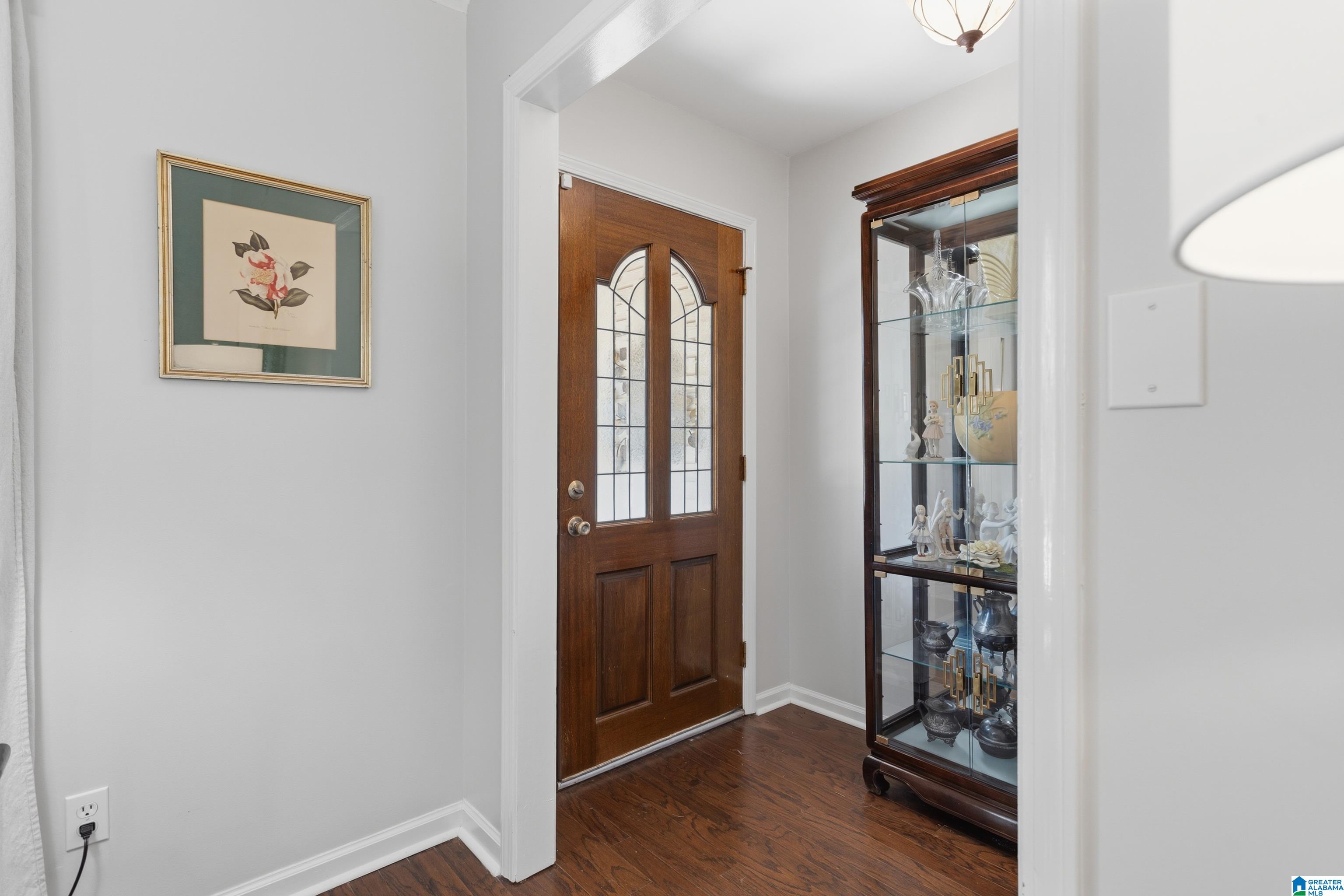 Photo 2 of Sale Pending at 1350 Shades Run Cir, Hoover, AL 35244 | MLS# 21464109 | Listing updated on 2026-09-16